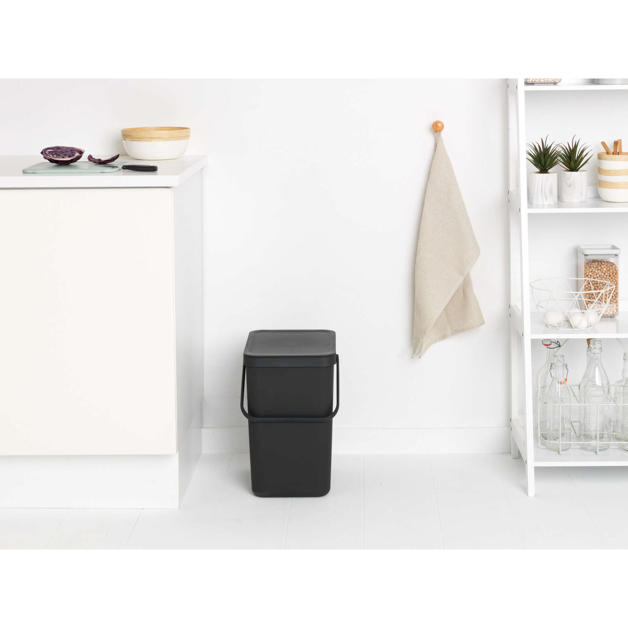 Balde de Lixo Pl&aacute;stico 25L Preto Sort & Go Brabantia