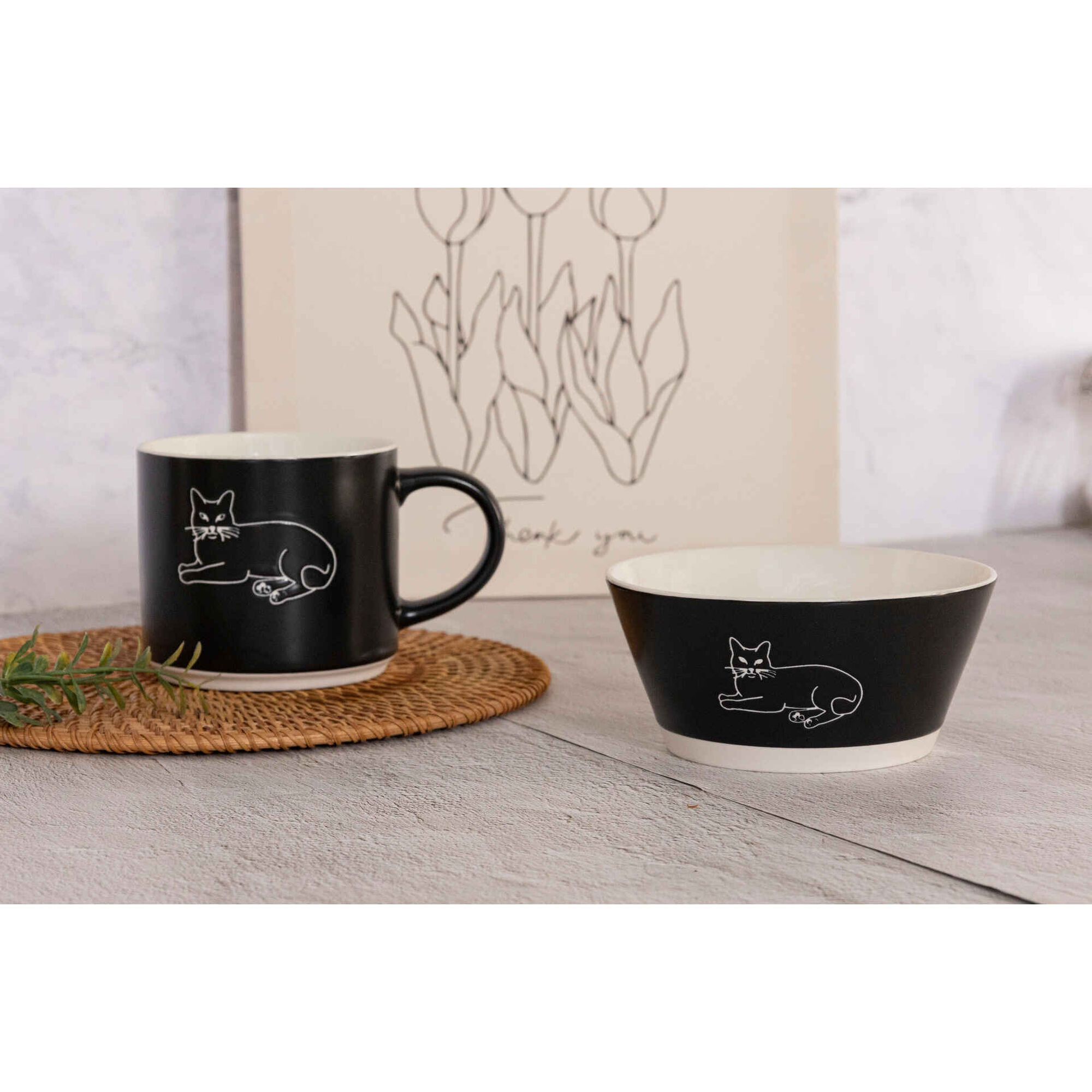 Ta&ccedil;a 470ml Gato Deitado Preta