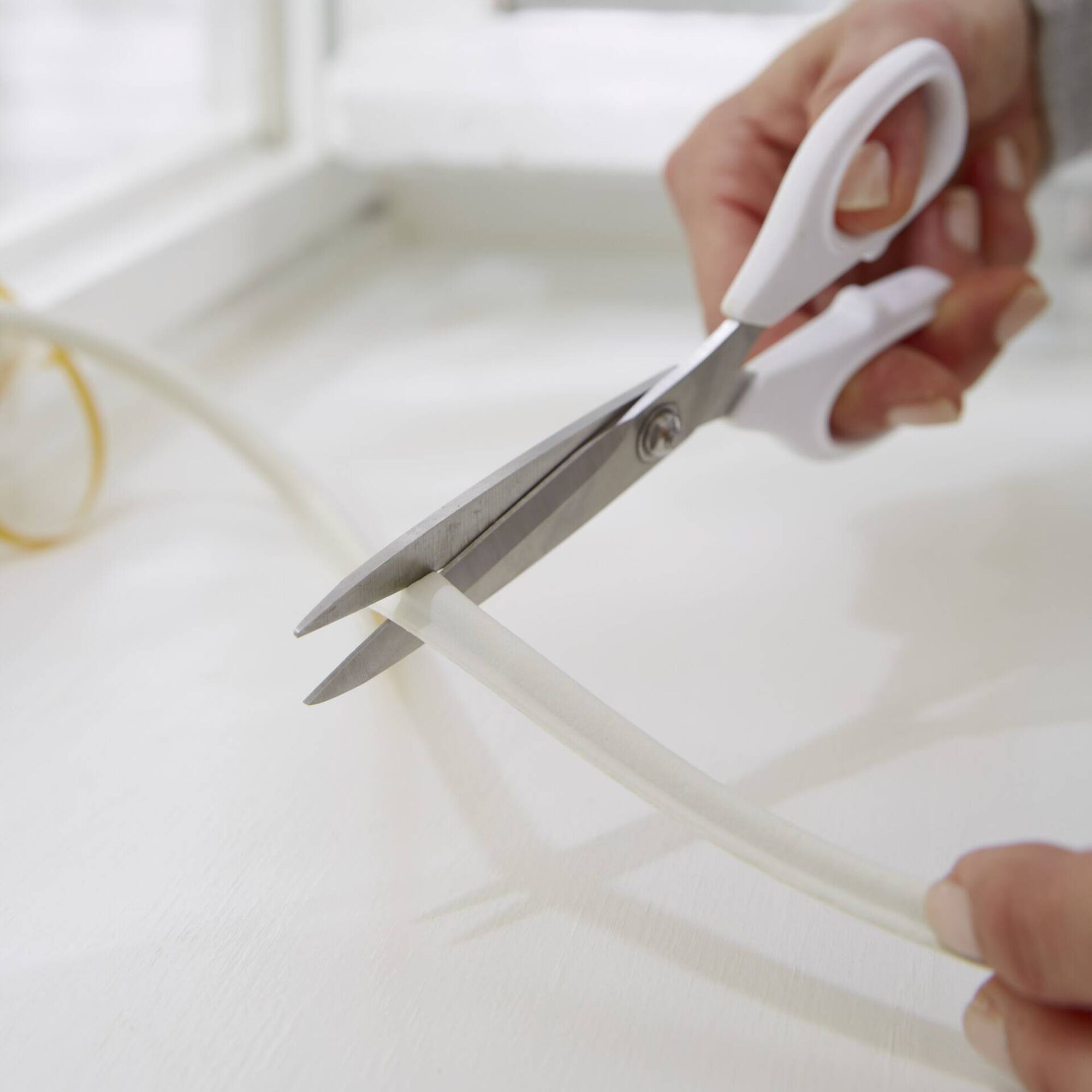 Fita Calafetar Portas e Janelas 9mmx6mts Castanha