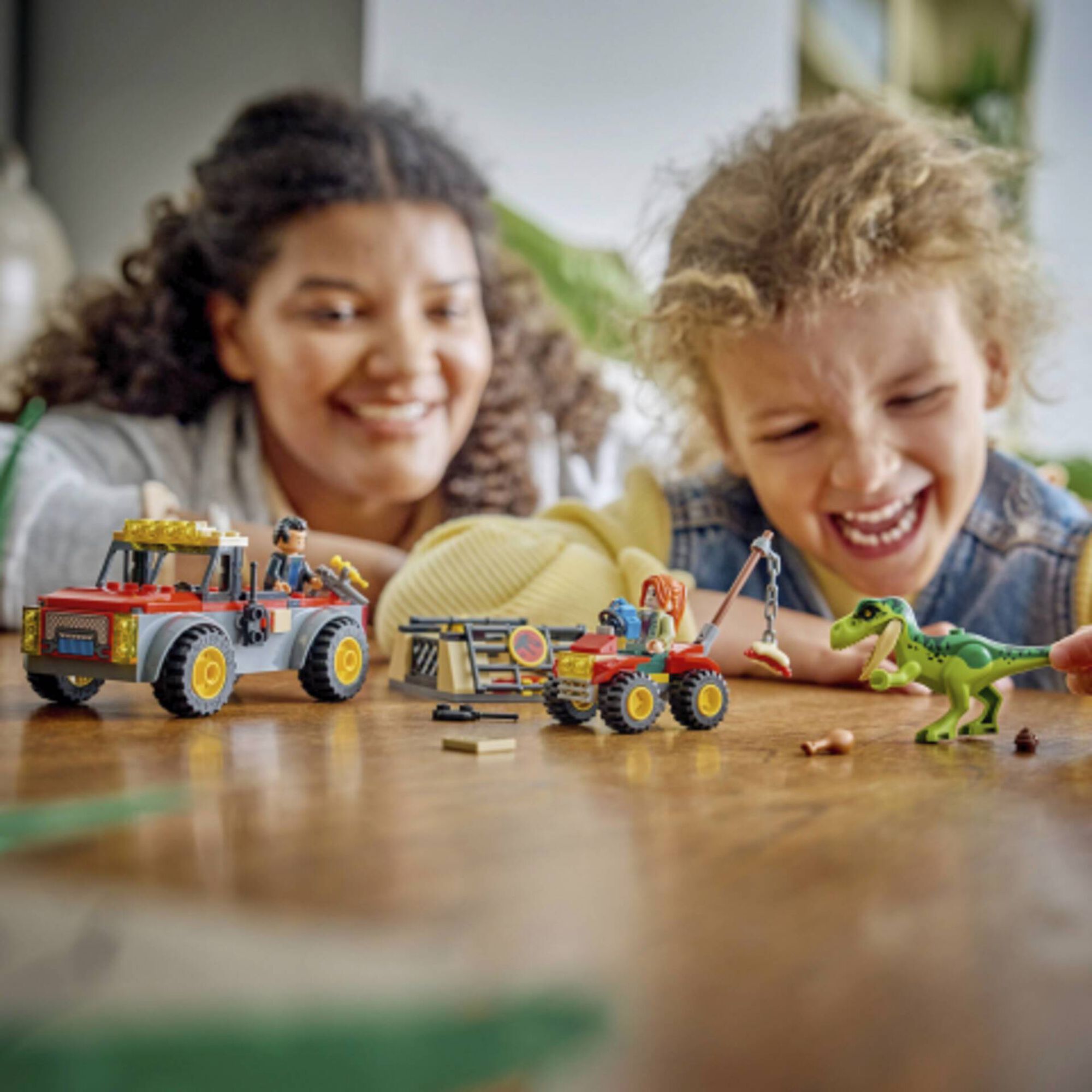 LEGO Jurassic World - Carrinha de Transporte de T. rex Jovem - 77978