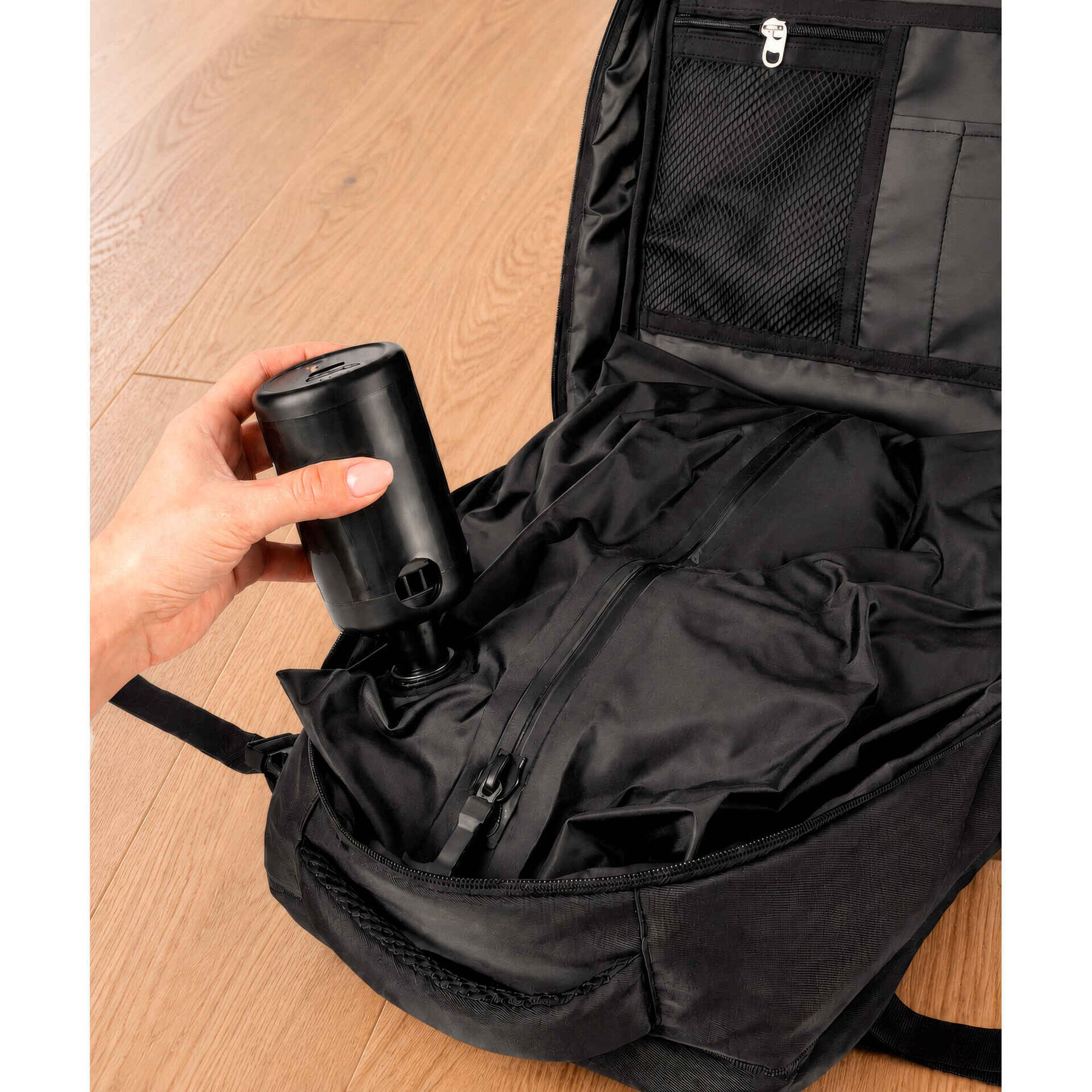 Mochila de Viagem com Compress&atilde;o a V&aacute;cuo 24L Preta