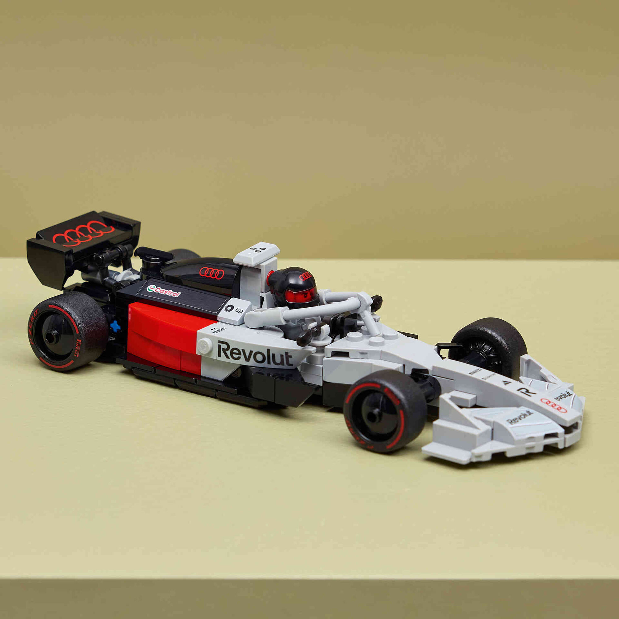 LEGO Speed Champions - Carro de Corrida Audi Revolut F1 Team R26 - 77259