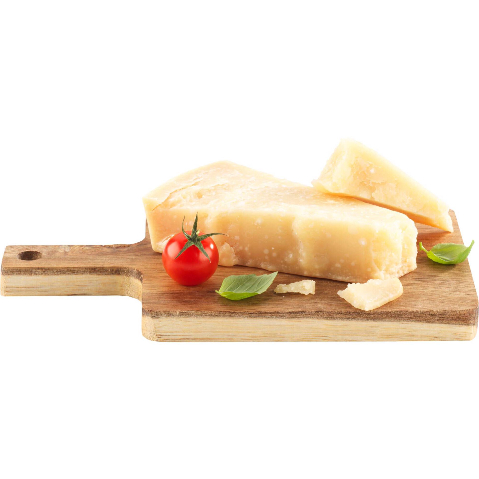 Queijo Parmigiano Reggiano 24 Meses de Cura Balcão Queijo Parmigiano Reggiano 24 Meses de Cura Balcão