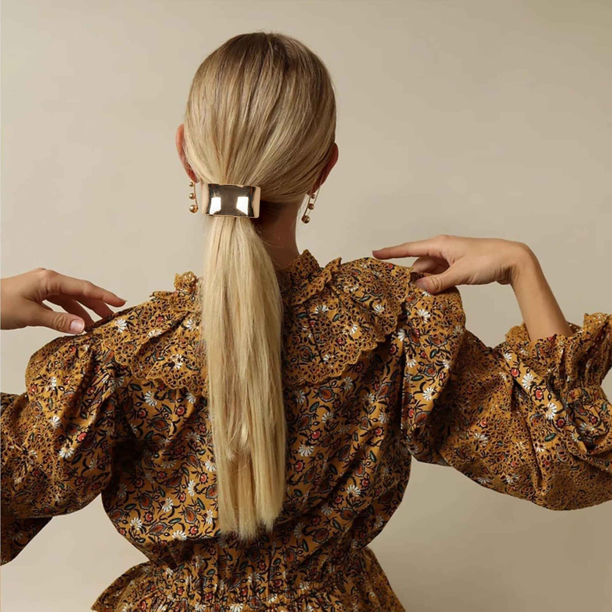 El&aacute;stico de Cabelo Dourado Bazar&atilde;o