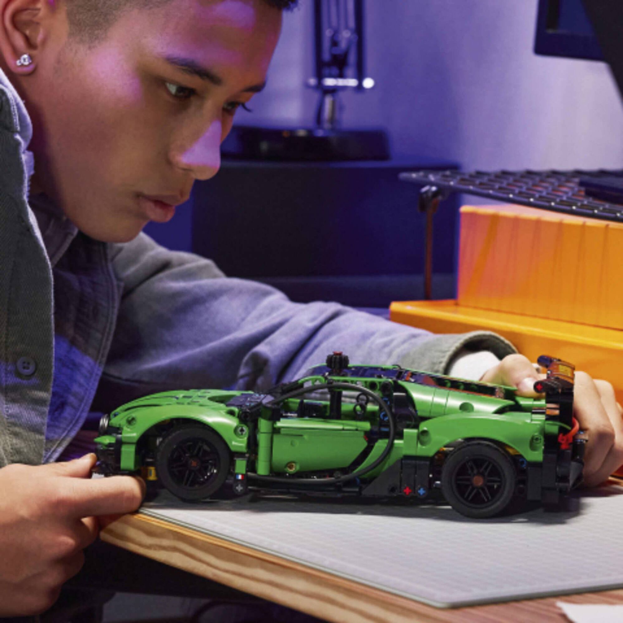 LEGO Technic - Hipercarro Verde Bugatti Chiron Pur Sport - 42241