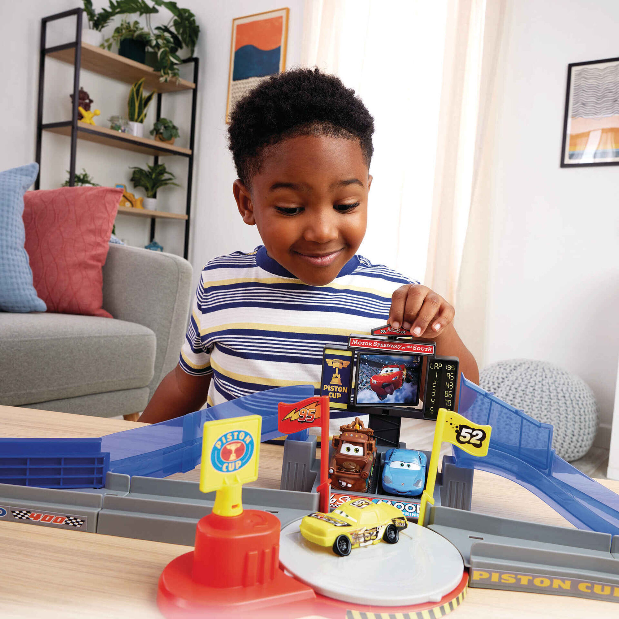 Disney - Pista Cars Piston Cup Acrobacias