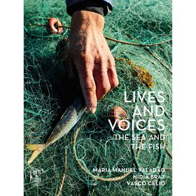 Lives and Voices de Maria Manuel Valag&atilde;o