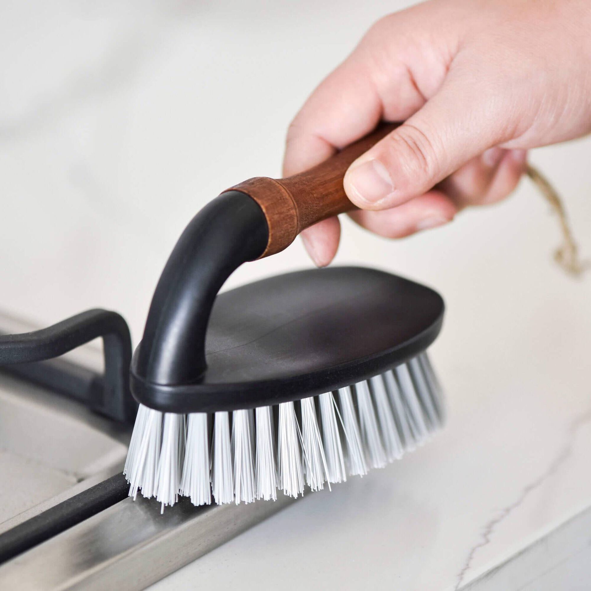 Escova com Pega Bambu Preta