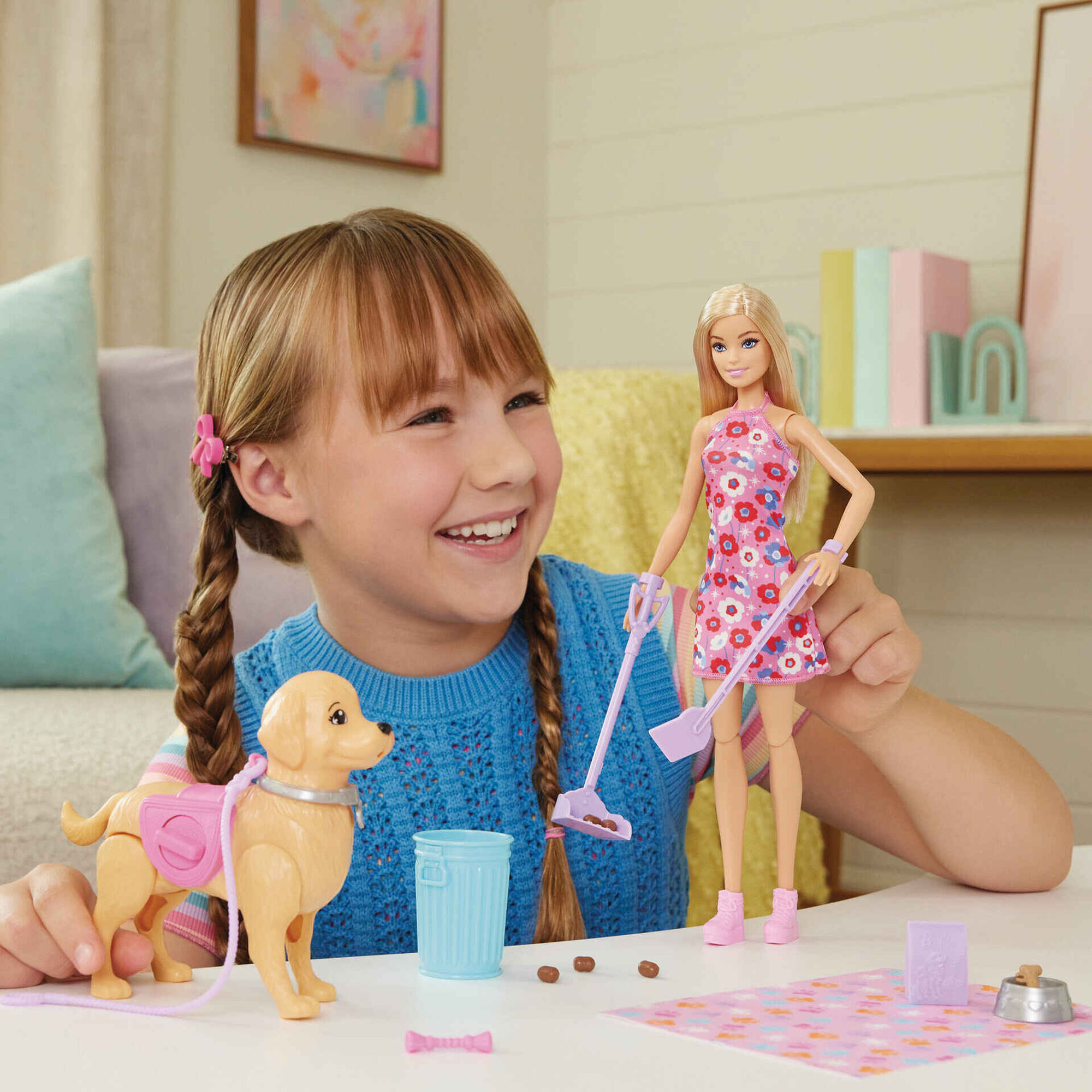 Barbie - Boneca Malibu com C&atilde;ozinho que Anda & faz Xixi e Acess&oacute;rios