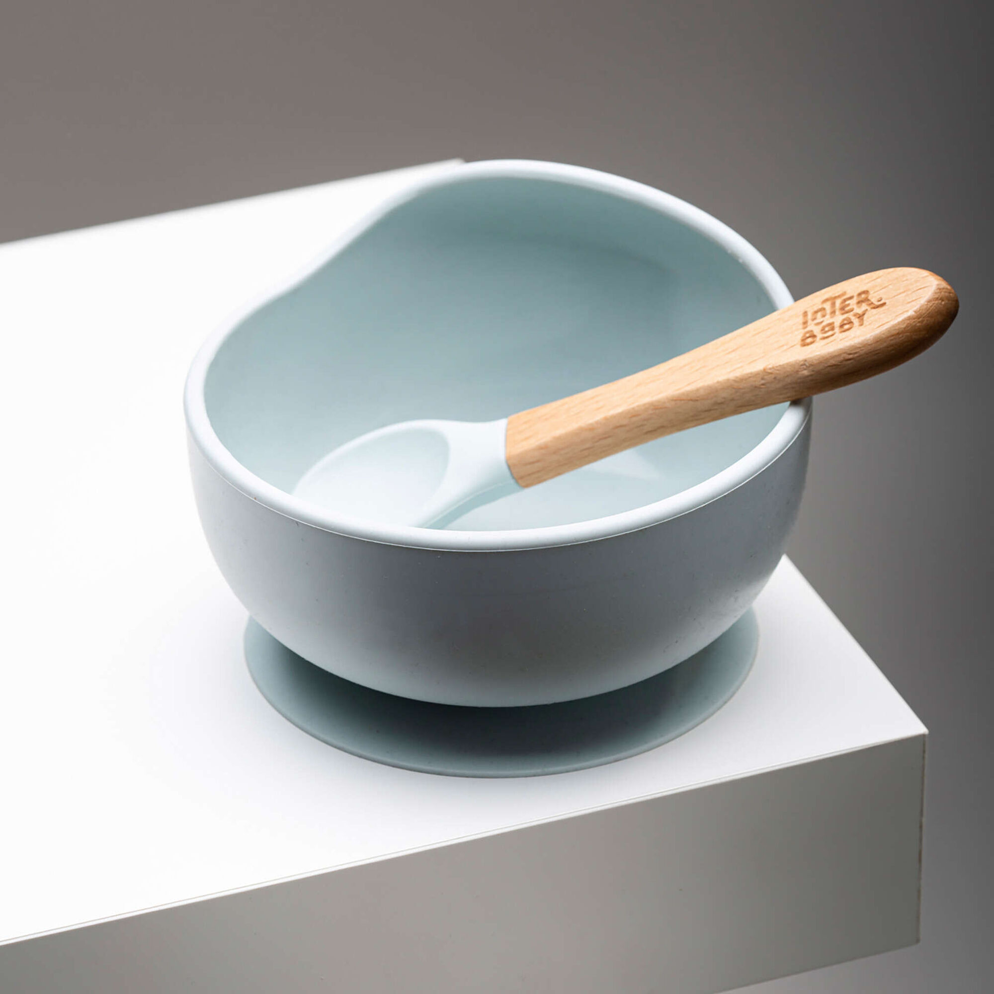 Ta&ccedil;a e Colher Madeira E Silicone Azul Interbaby