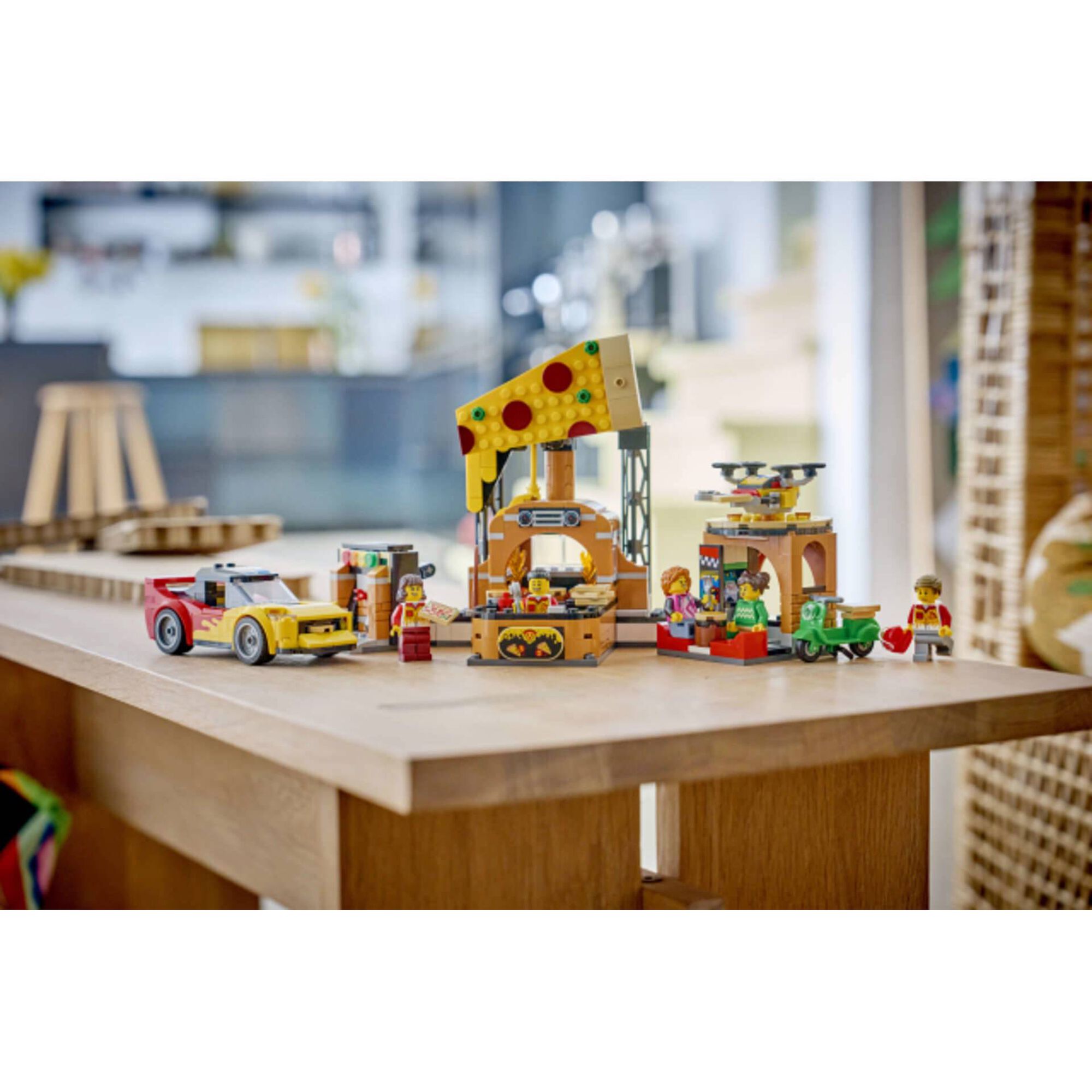 LEGO City - Experi&ecirc;ncia de Entregas de Pizza com Ve&iacute;culos - 60496