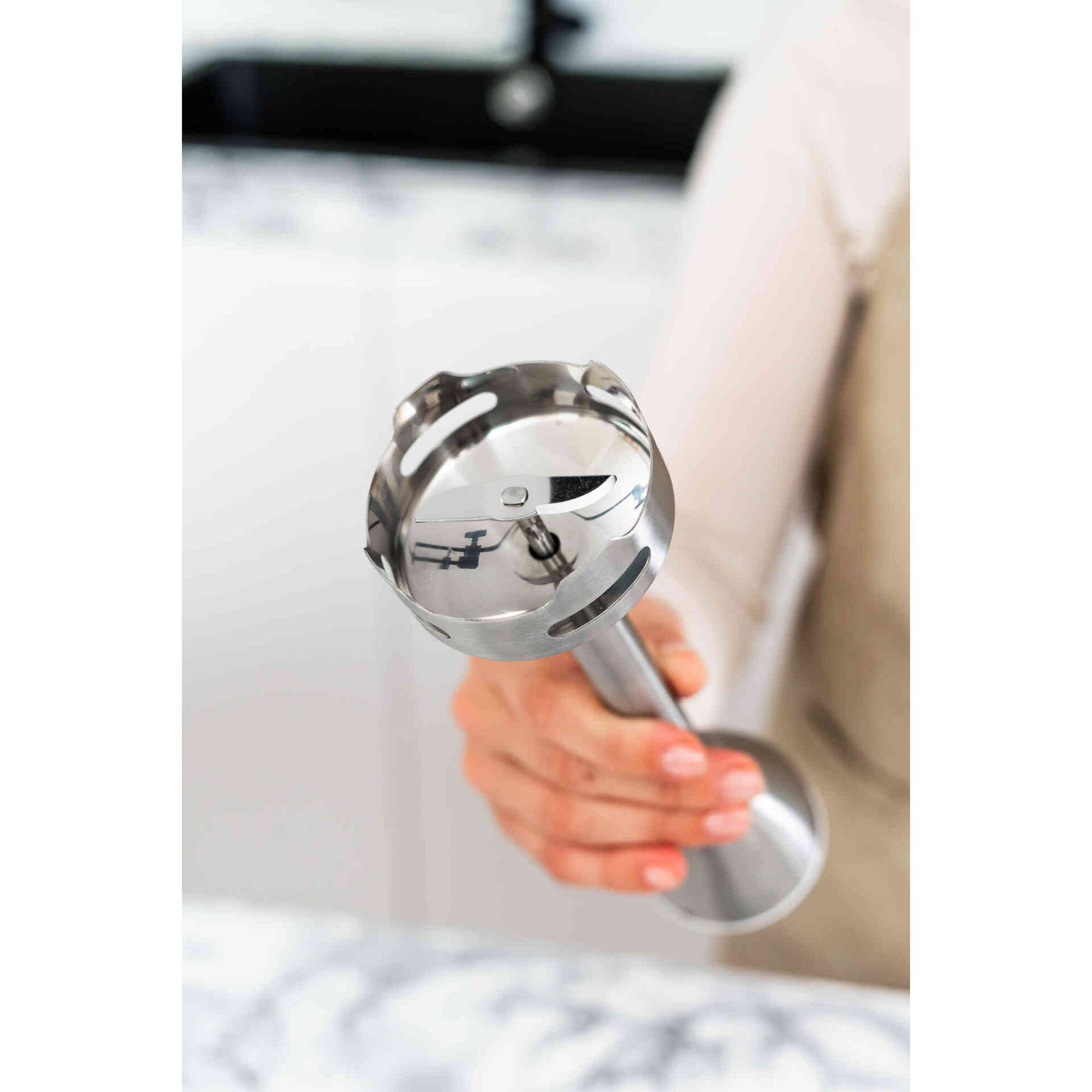 Varinha com Acessórios Branca 800W