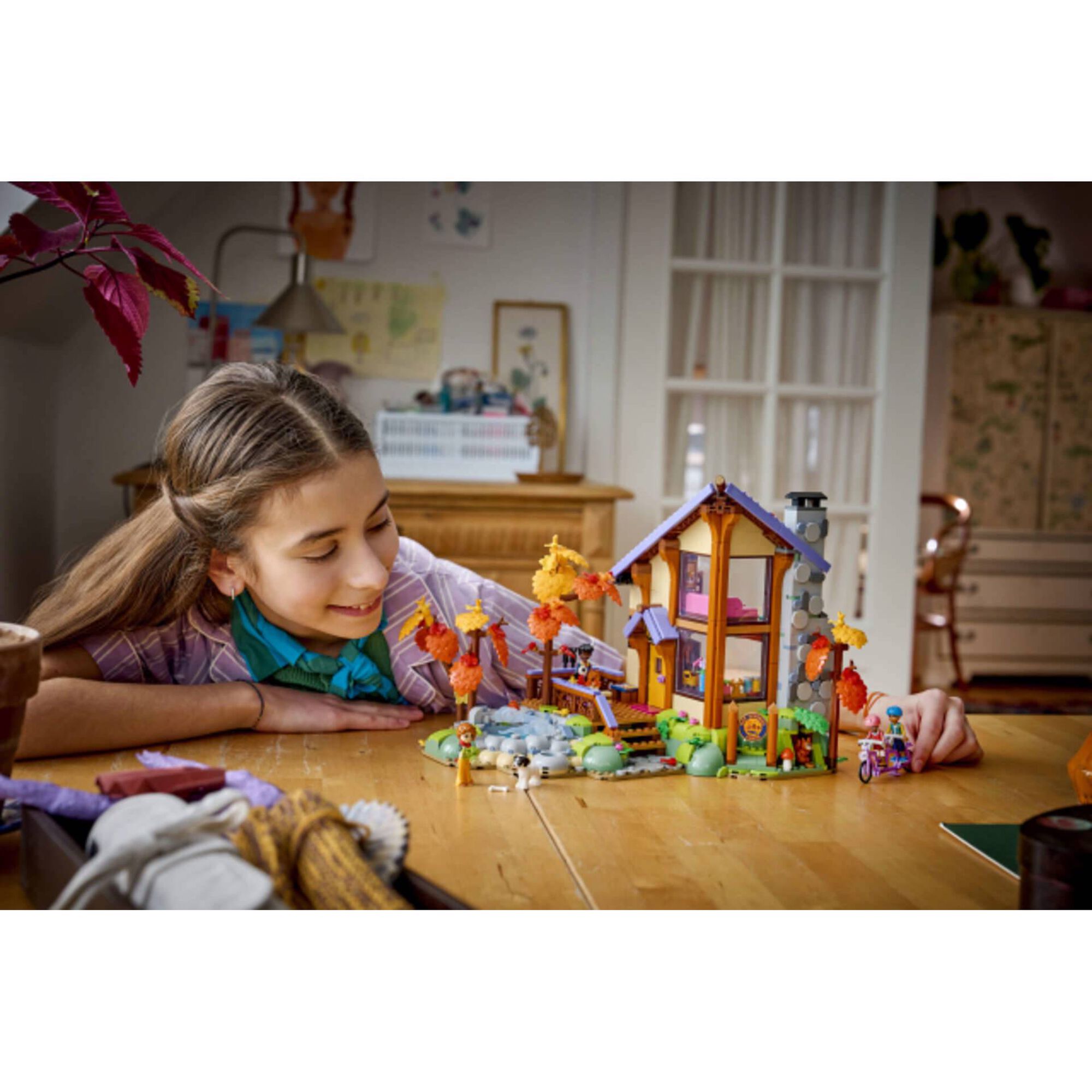 LEGO Friends - Cabana de Outono Aconchegante na Floresta - 42705