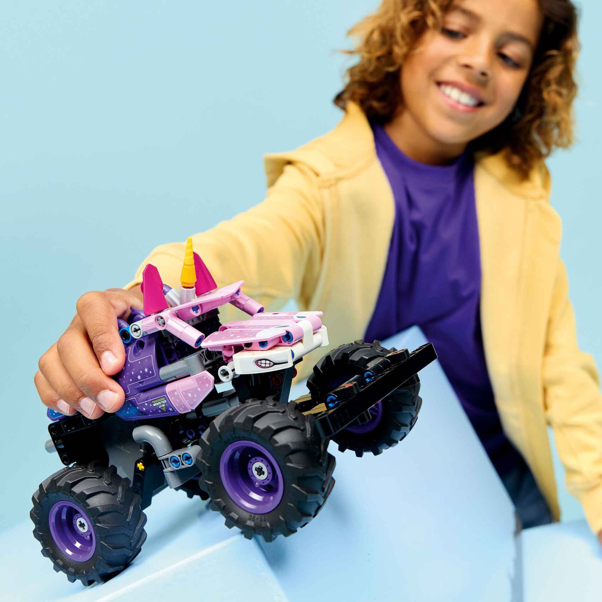 42220 Pull-back Monster Jam Sparkle Smash