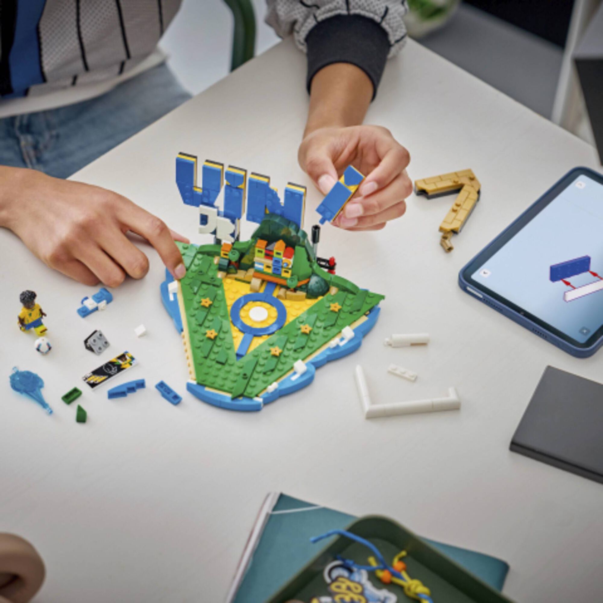 LEGO - Vini Jr. &ndash; Destaques do Futebol - 43027