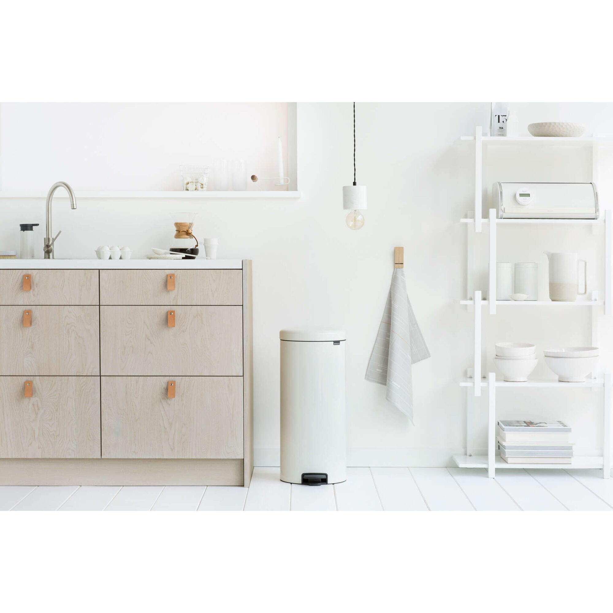 Balde de Lixo com Pedal A&ccedil;o Inoxid&aacute;vel 30L Branco NewIcon Brabantia