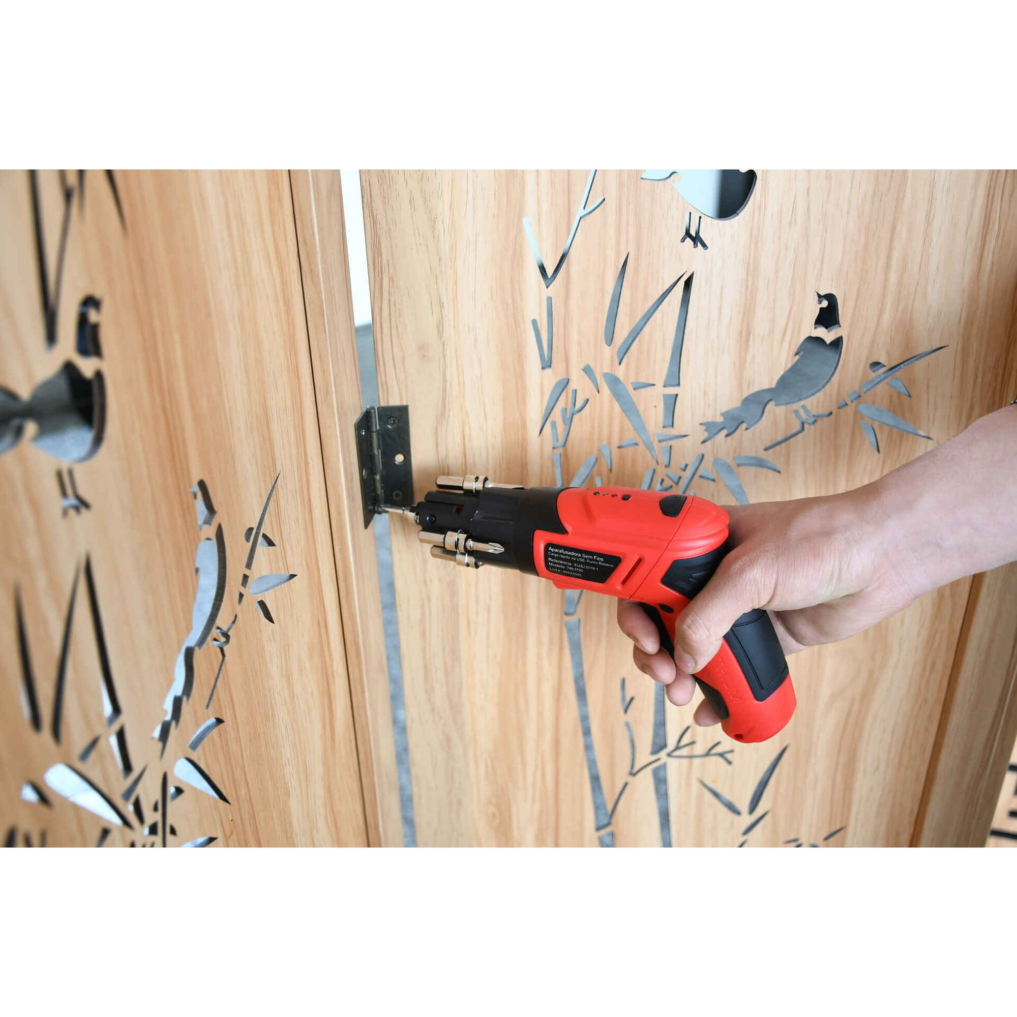 Aparafusadora sem Fios com 26 Peças USB