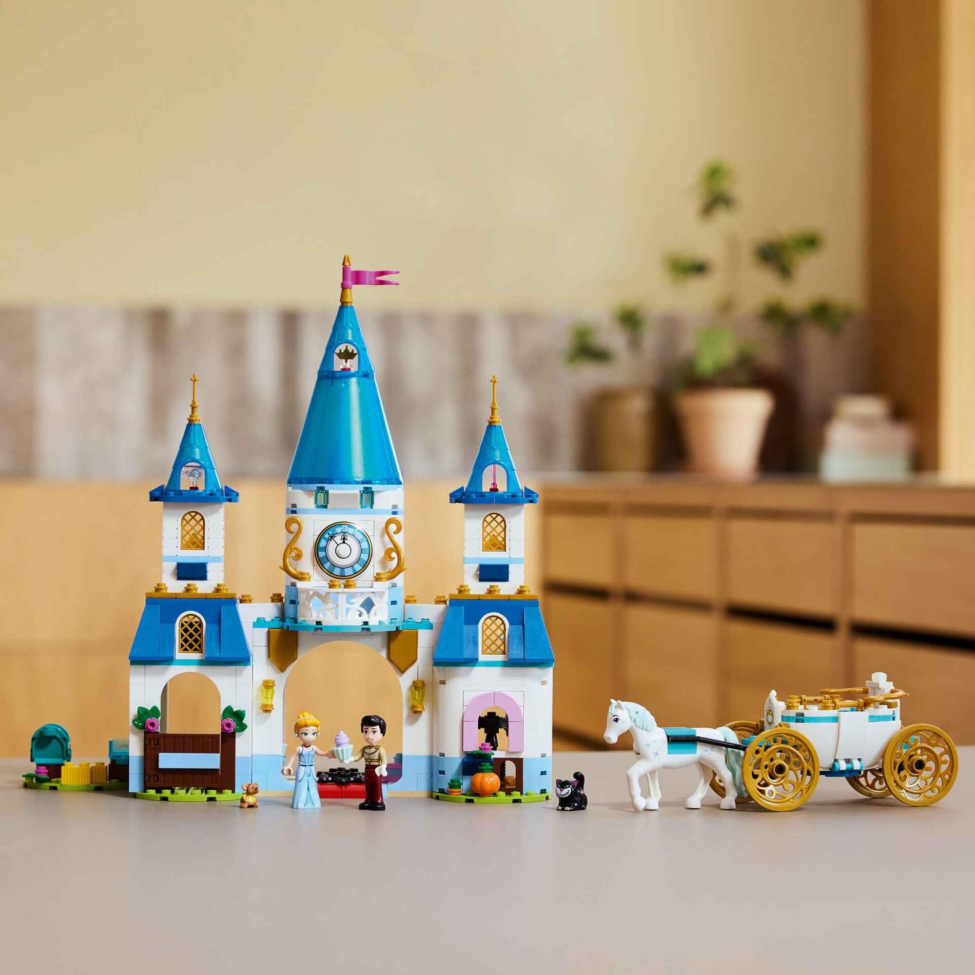 LEGO Disney - Castelo da Cinderela e Carruagem com Cavalos - 43275