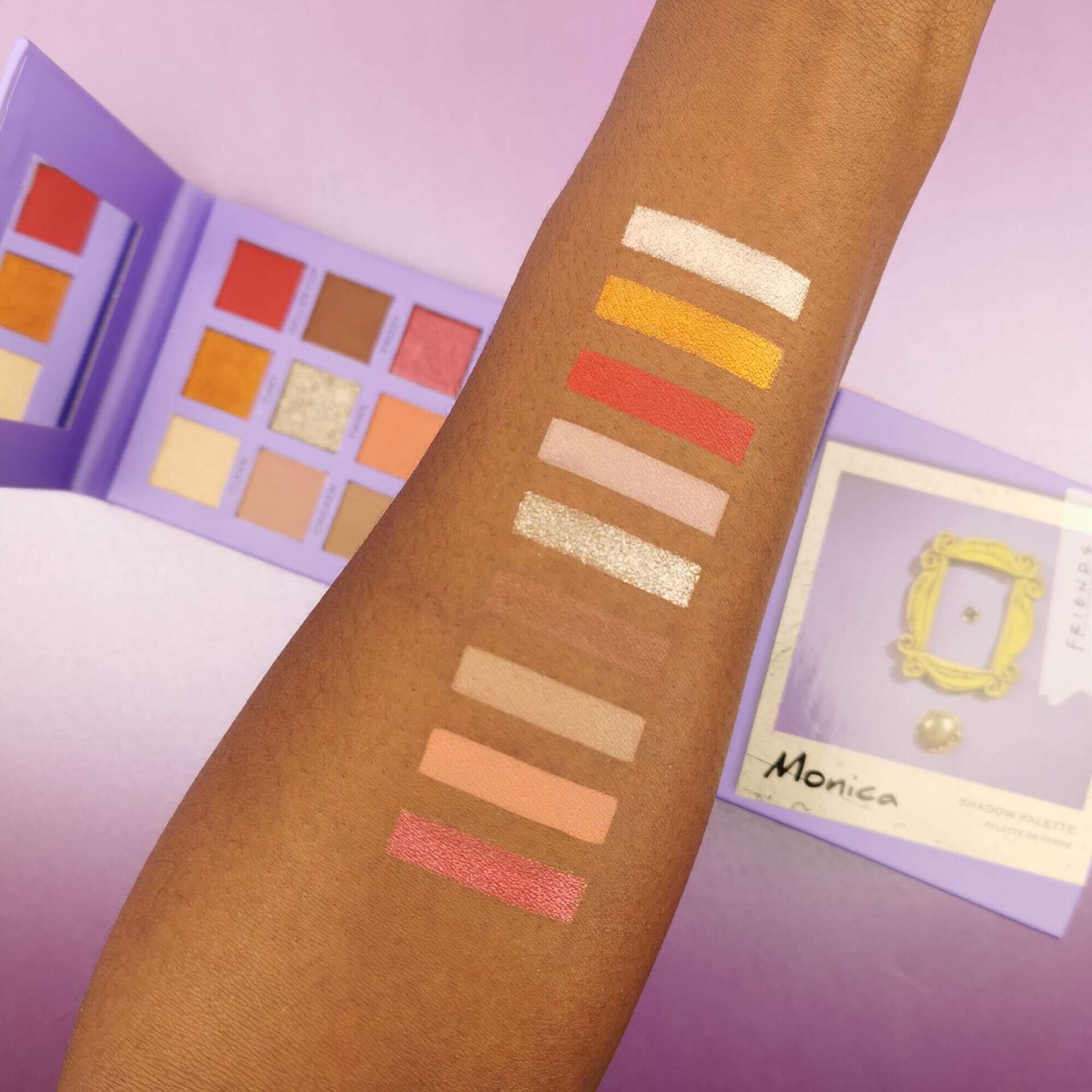 Palete de Sombras de Olhos Revolution x Friends Monica