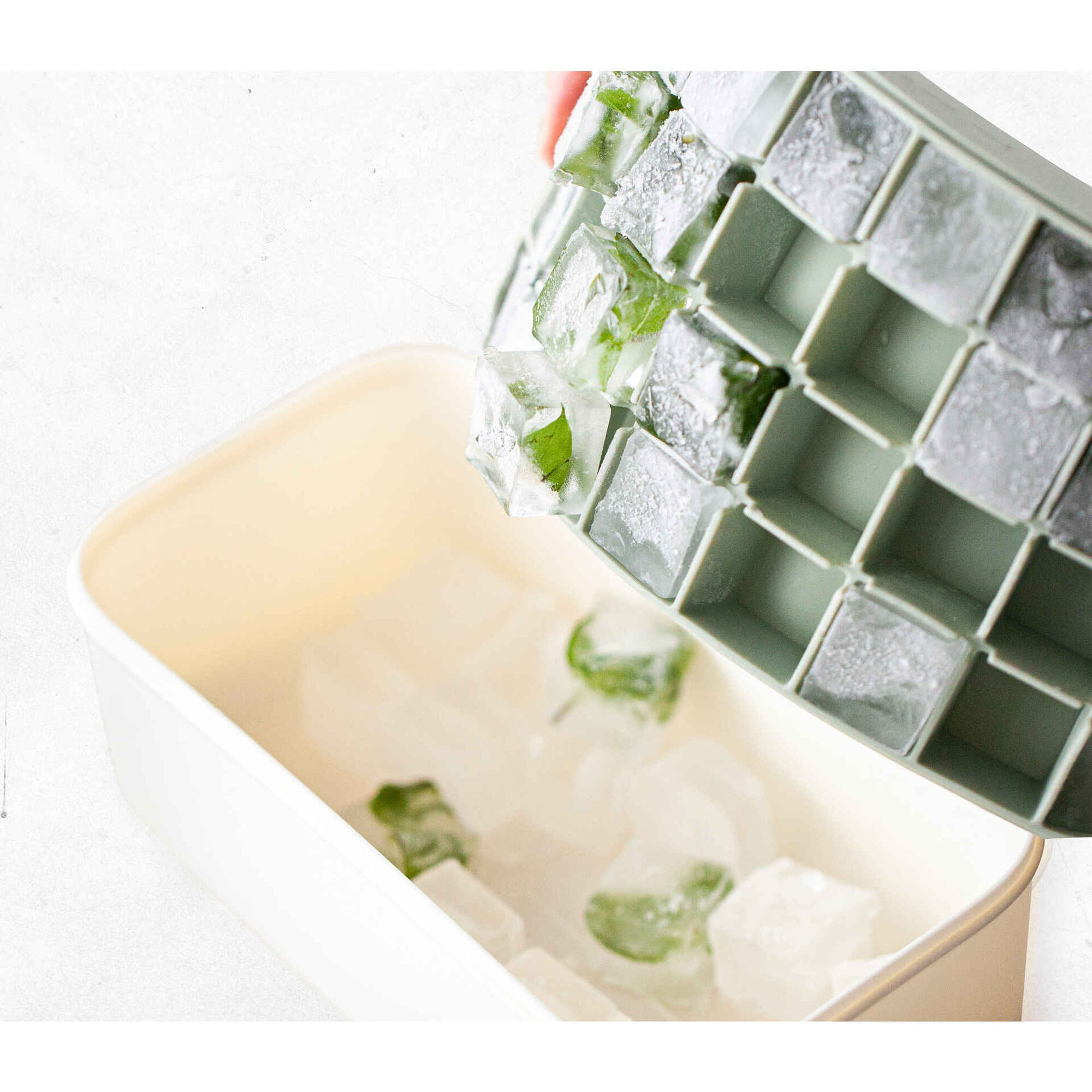 Conjunto 2 Cuvetes Gelo com Tampa Silicone 32 Cubos Kasa