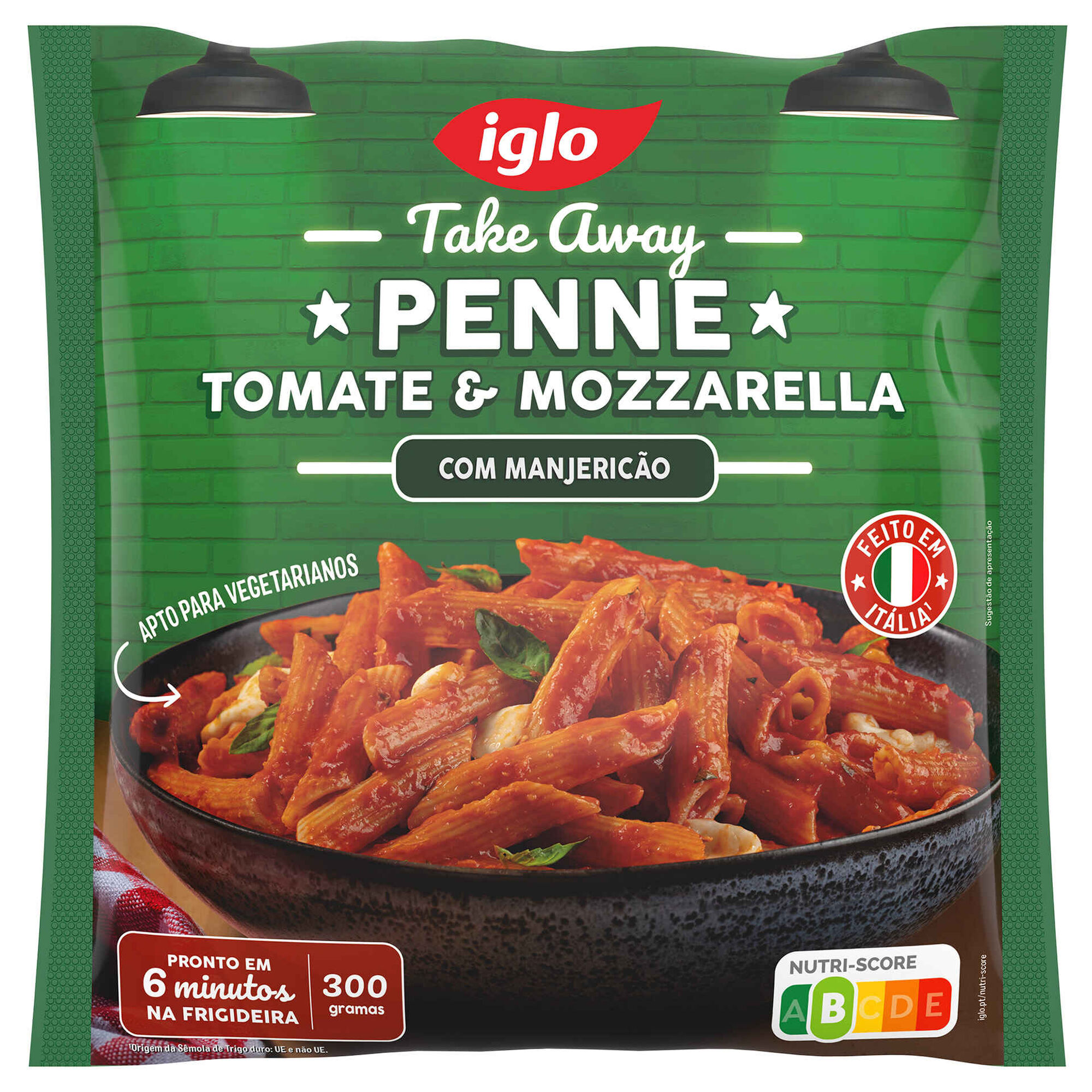 Penne Tomate e Mozzarella com Manjericão
