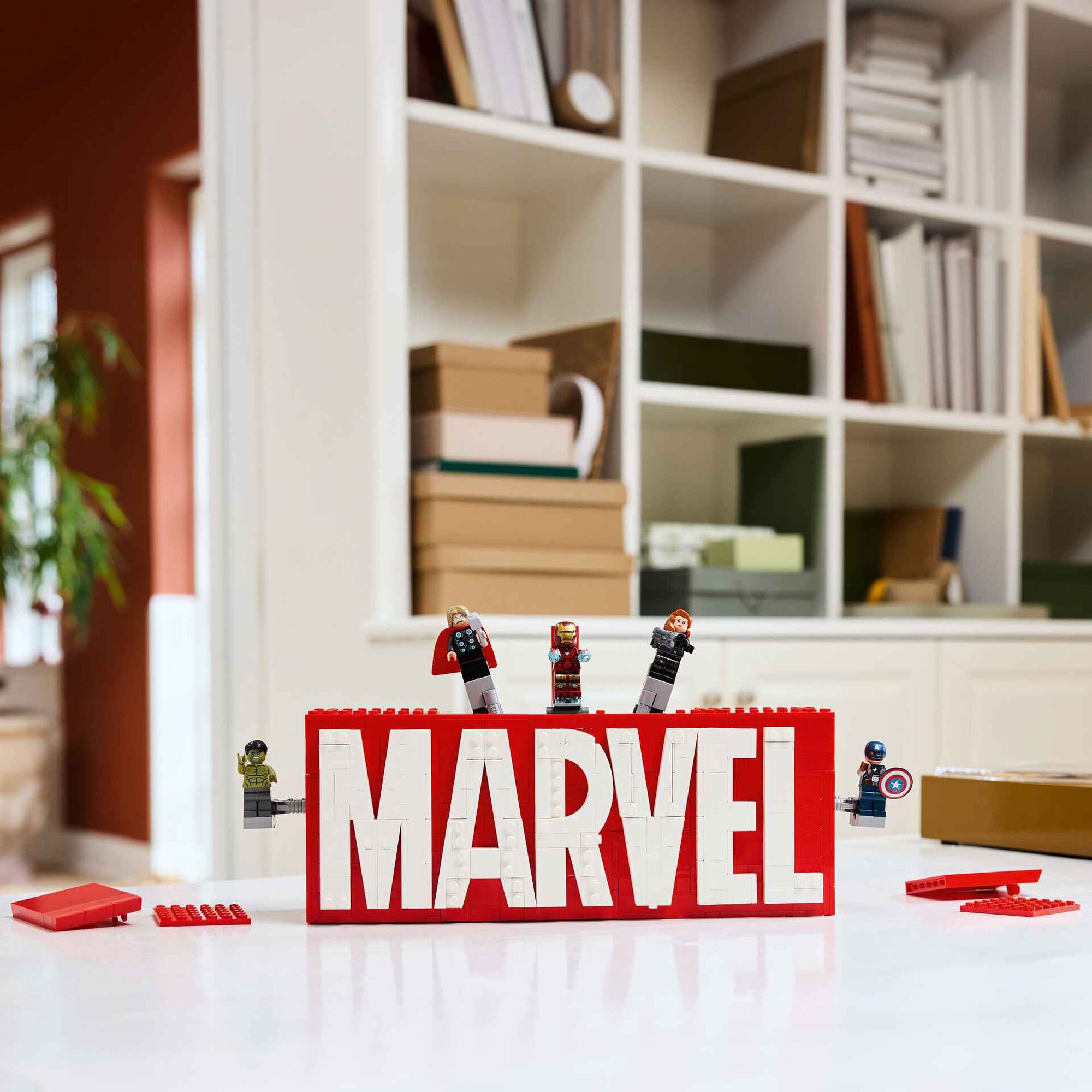 Log&oacute;tipo MARVEL e Minifiguras - 76313