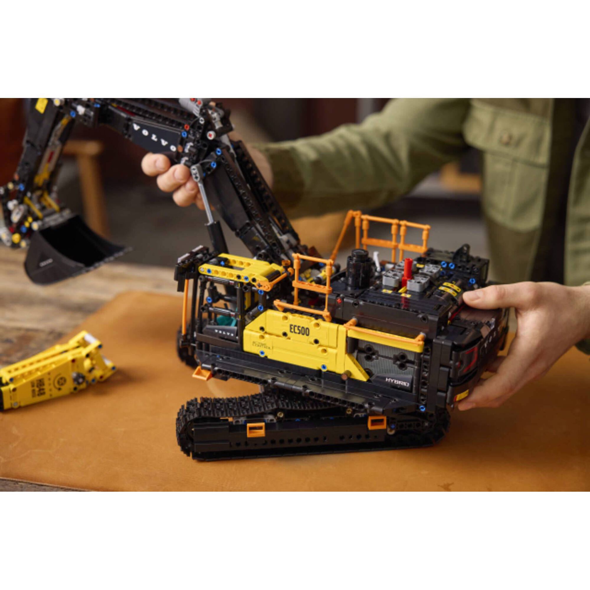 LEGO Technic - Escavadora Volvo Ec500 Hybrid - 42215