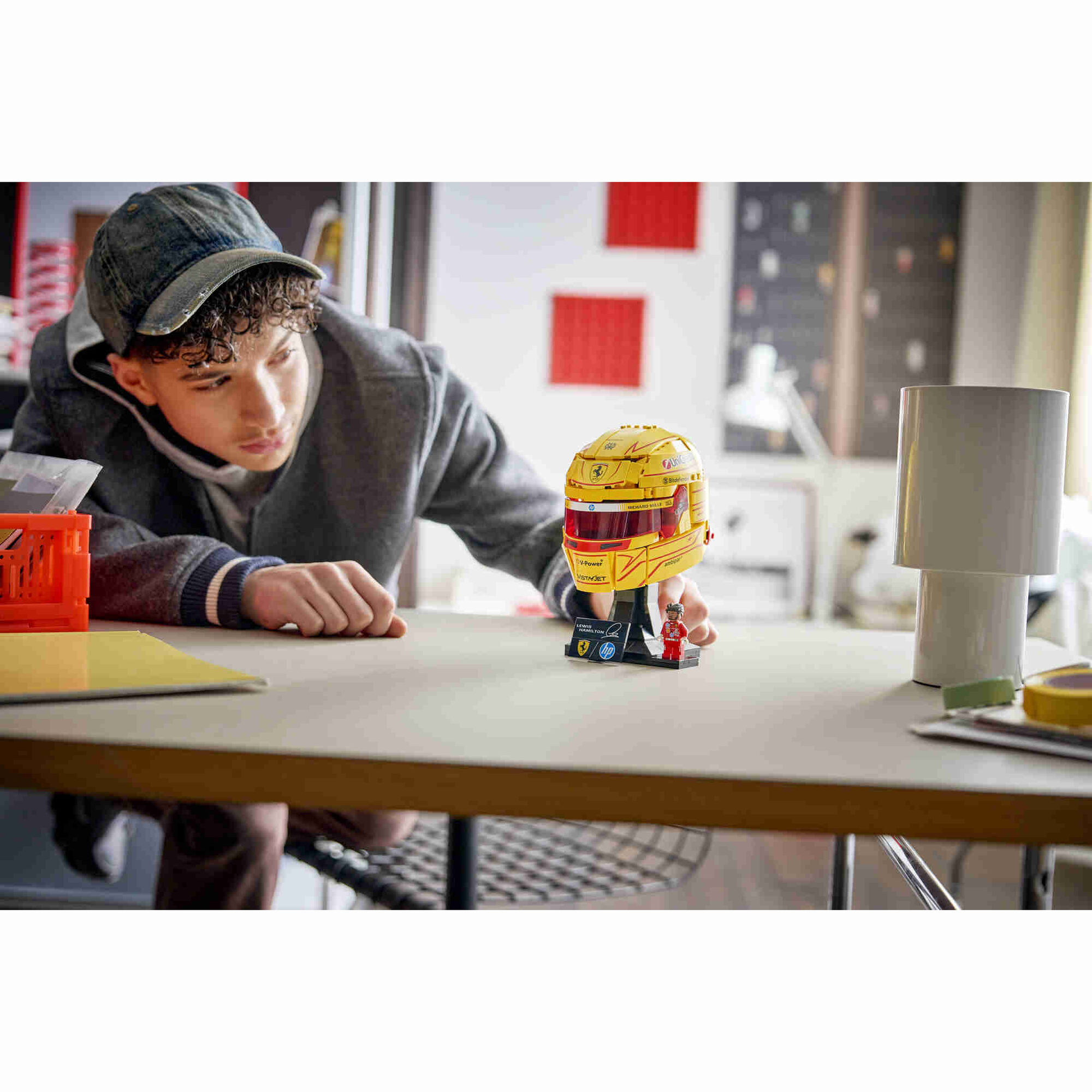 LEGO - Capacete Scuderia Ferrari HP de Lewis Hamilton - 43022