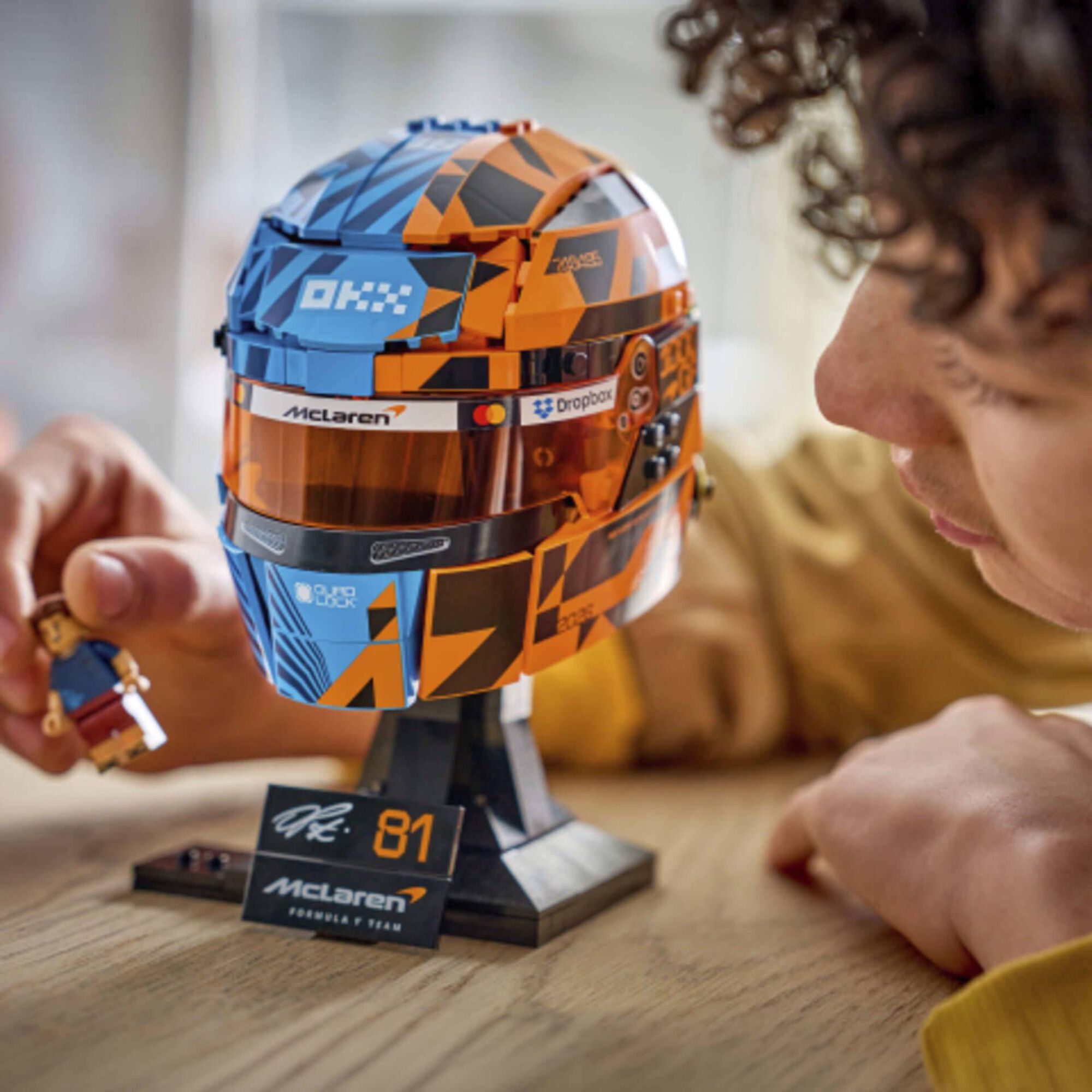 LEGO - Capacete McLaren Mastercard F&oacute;rmula 1 Team de Oscar Piastri - 43017
