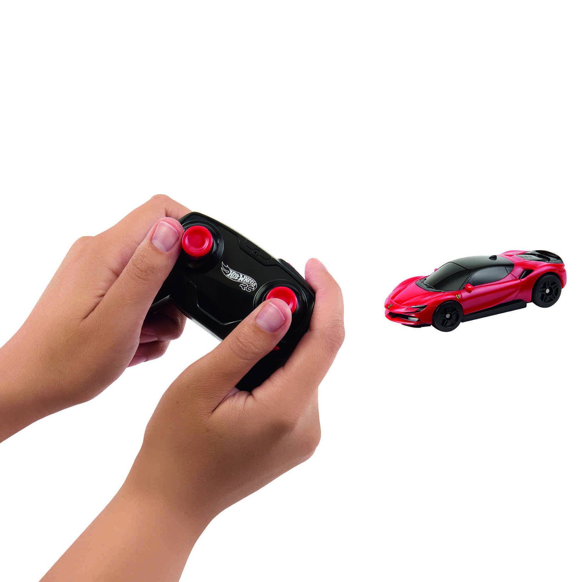 Hot Wheels - Carro Telecomandado Ferrari 1:64