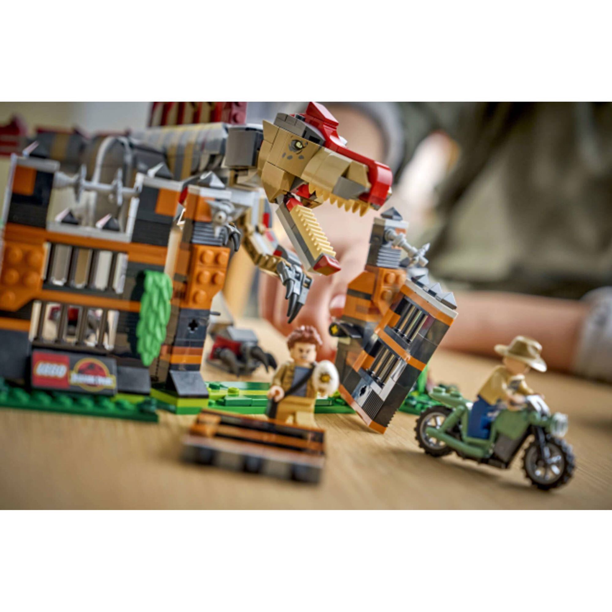 LEGO Jurassic World - Fuga do Espinossauro - 77982