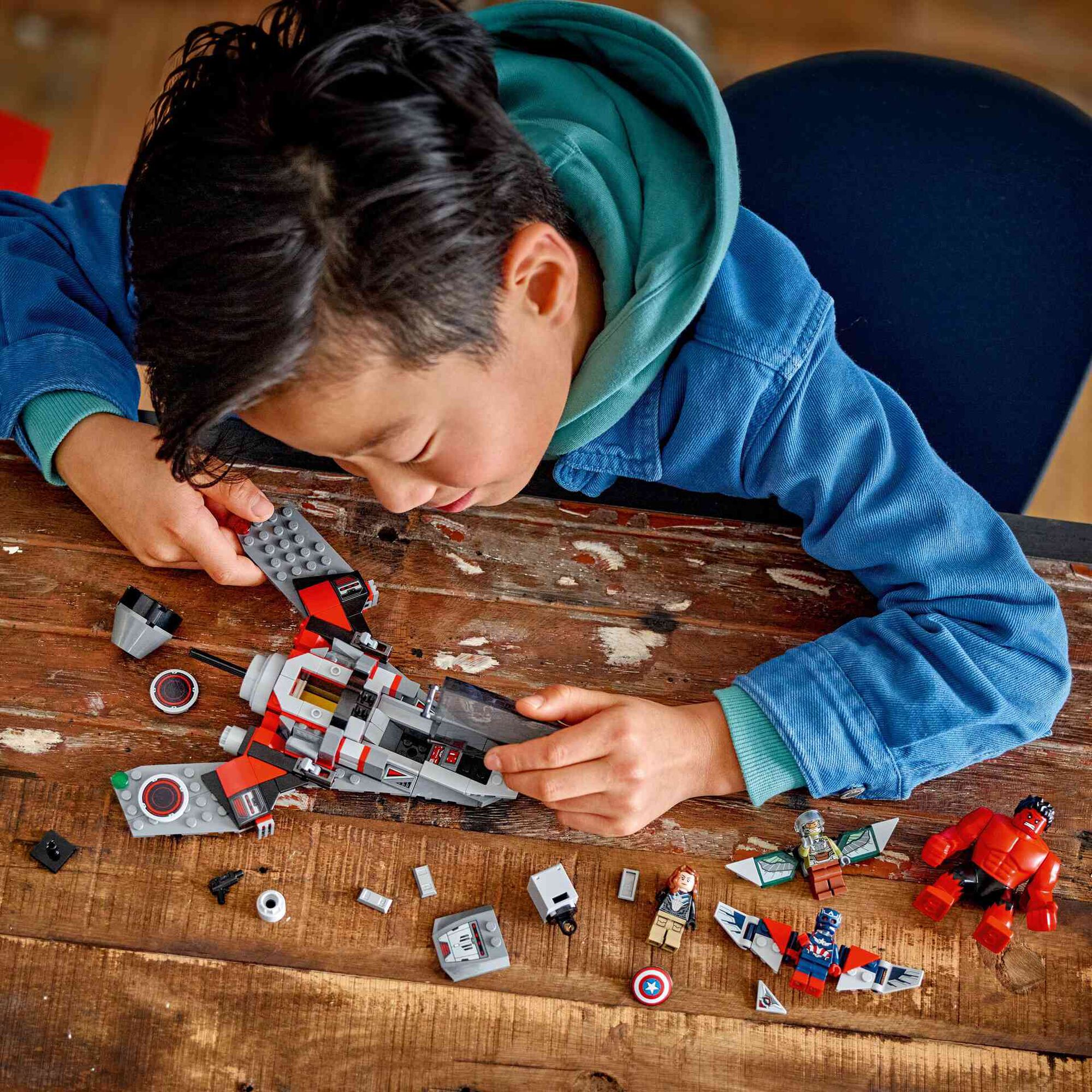 Capitão América contra Red Hulk - 76292