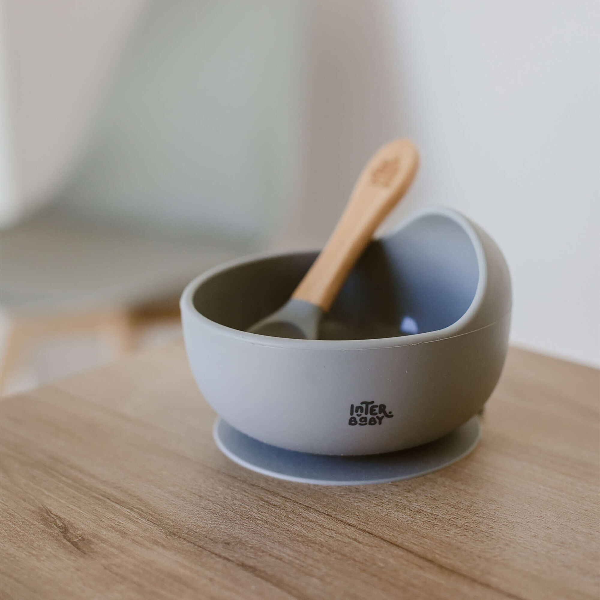 Ta&ccedil;a e Colher Madeira E Silicone Cinza Interbaby