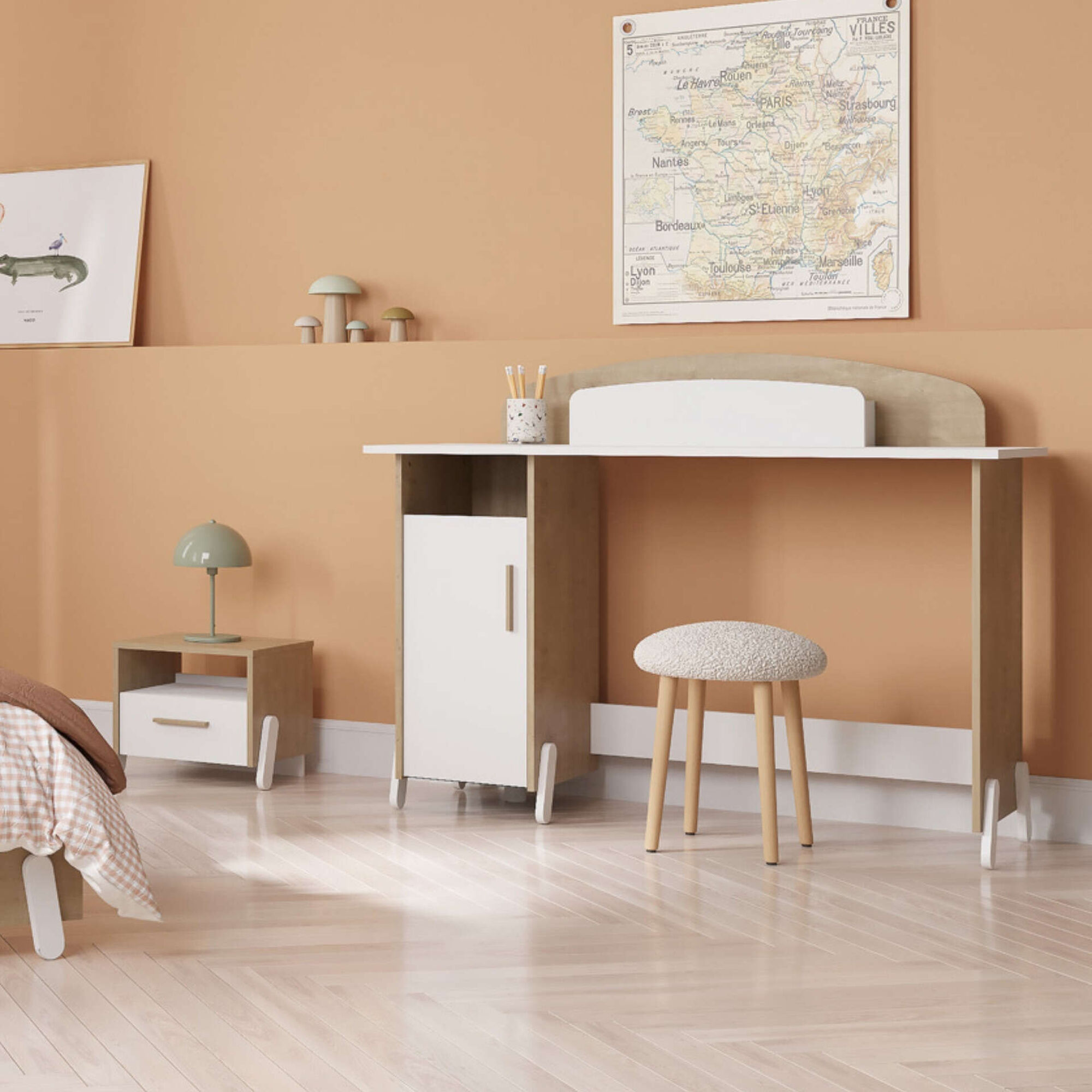 Secret&aacute;ria com Painel de Arruma&ccedil;&atilde;o 135x50x103cm Naili