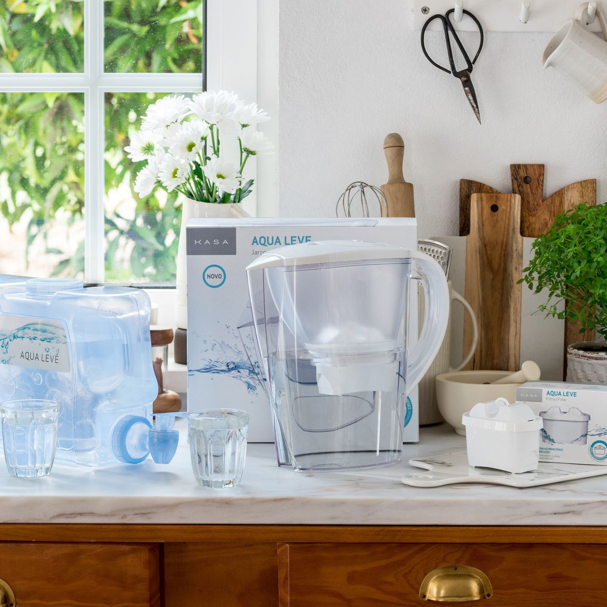 Conjunto Jarro de Filtrar 2,7L Branco e 1 Filtro Aqua Leve Conjunto Jarro de Filtrar 2,7L Branco e 1 Filtro Aqua Leve