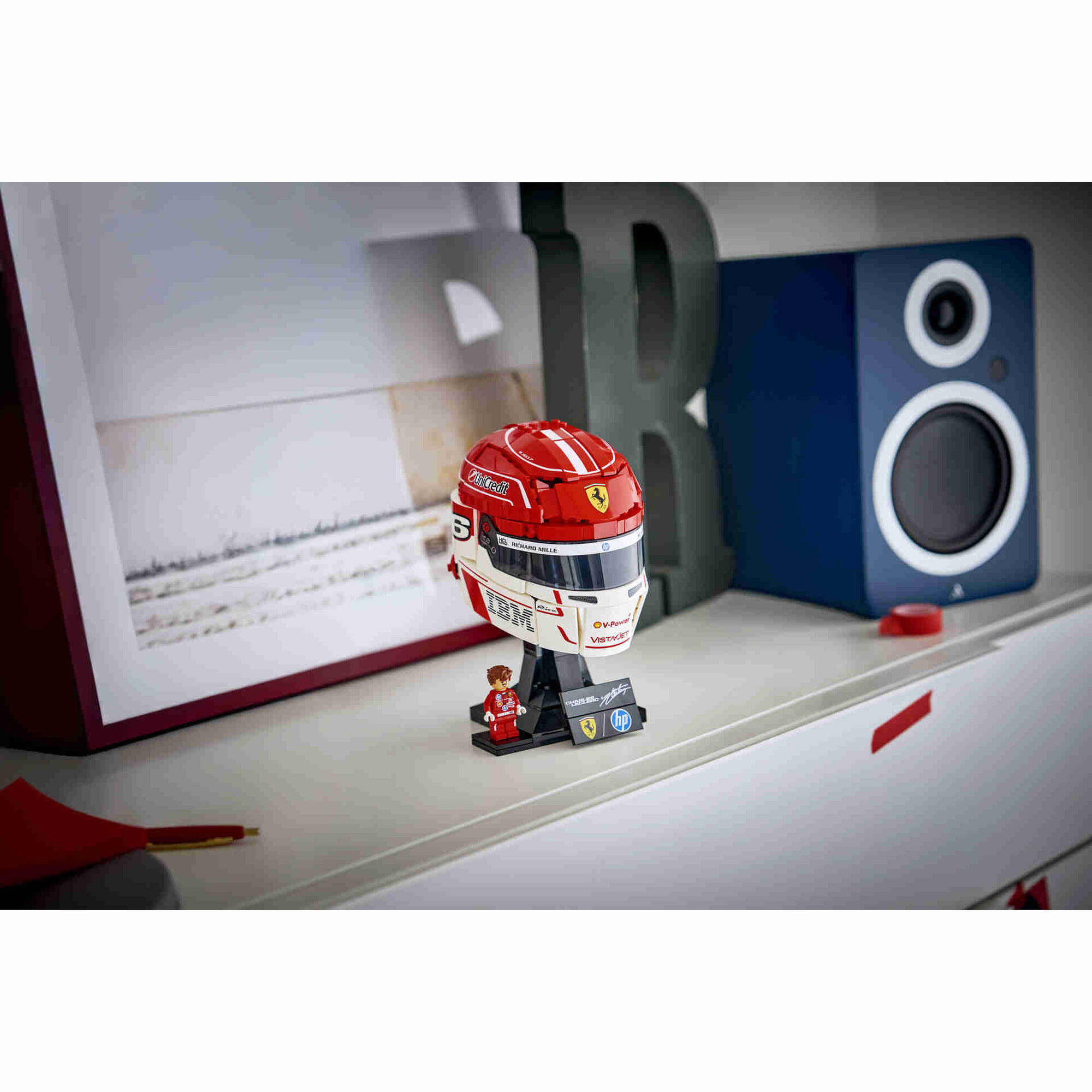 LEGO - Capacete Scuderia Ferrari HP de Charles Leclerc - 43014