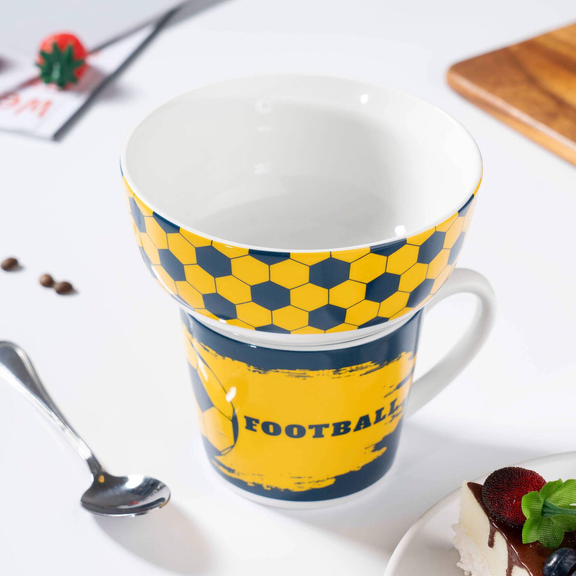 Conjunto Caneca 370ml e Taça 520ml Futebol Amarelo