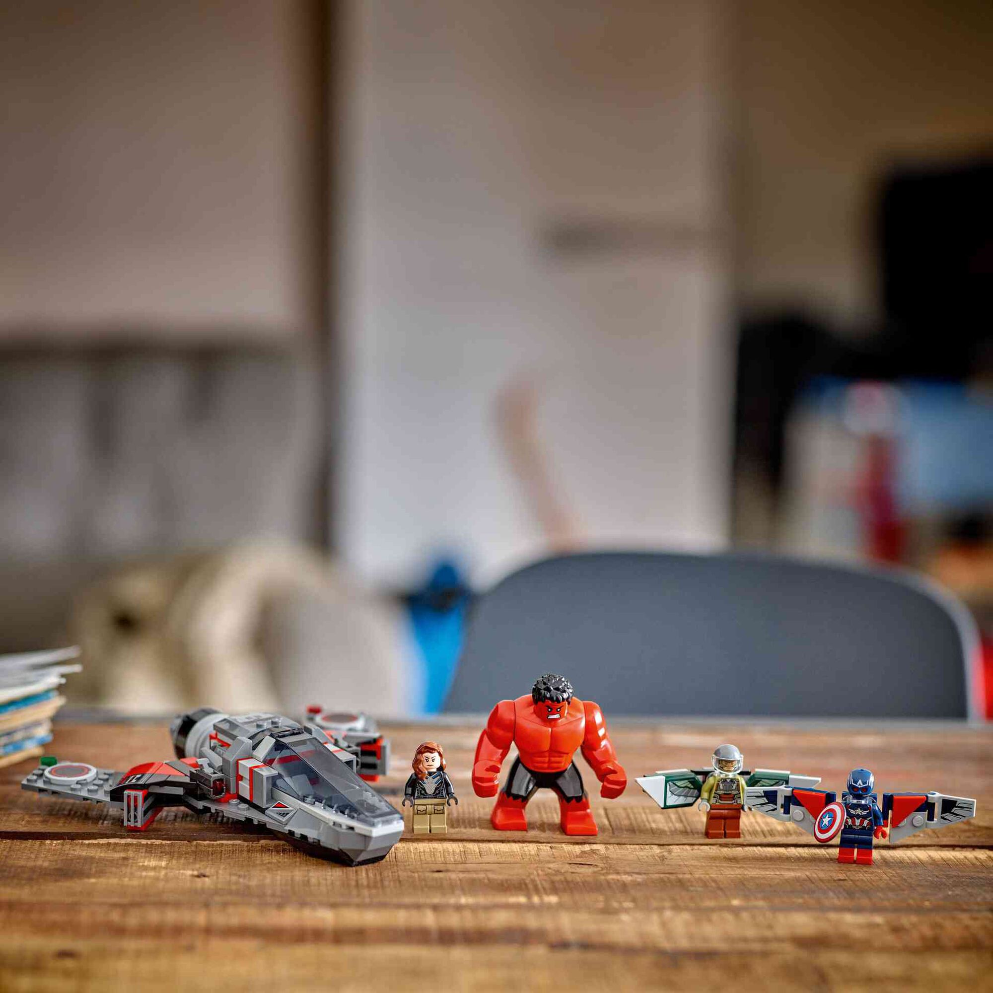 Capitão América contra Red Hulk - 76292