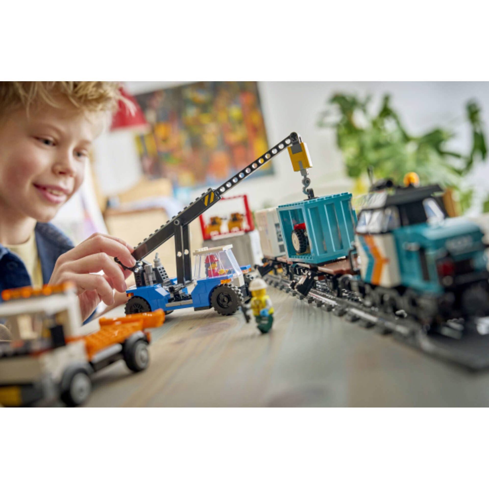 LEGO City - Porto de Comboios de Mercadoria com Grua e Cami&atilde;o - 60509