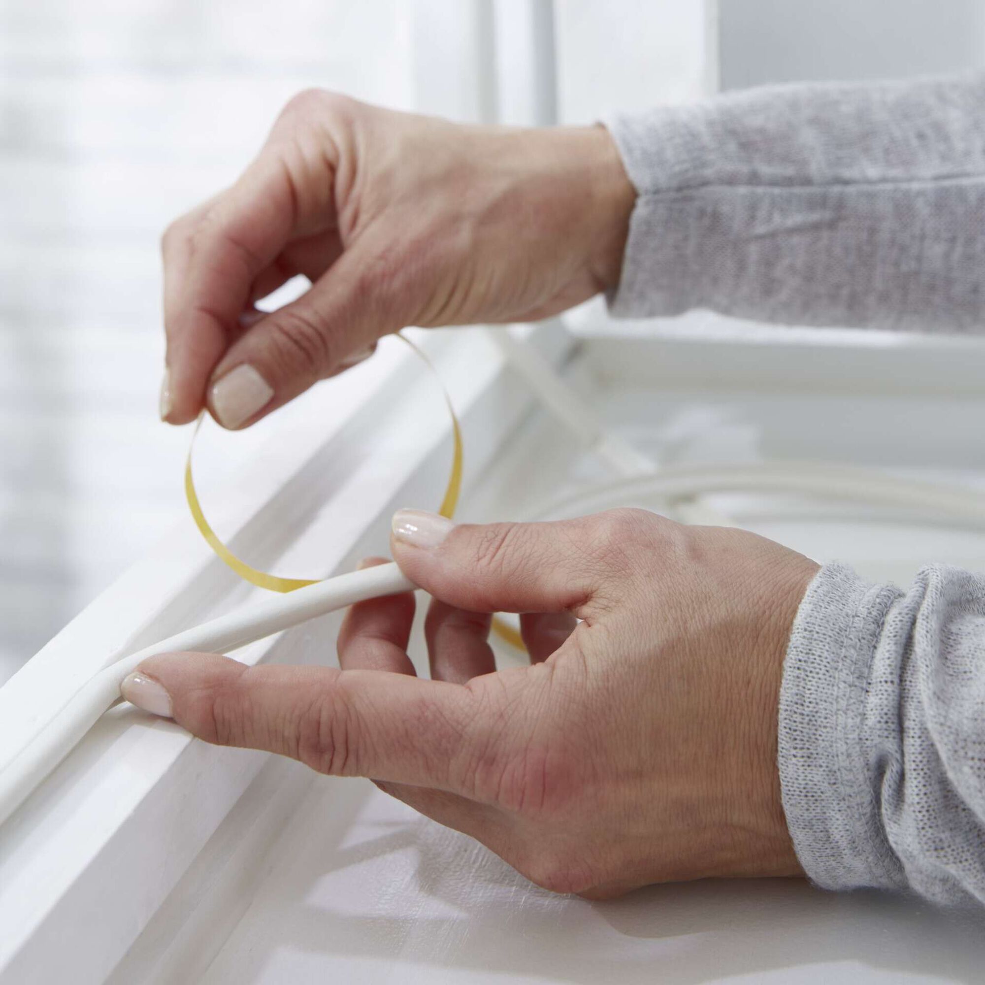 Fita Calafetar Portas e Janelas 9mmx6mts Castanha