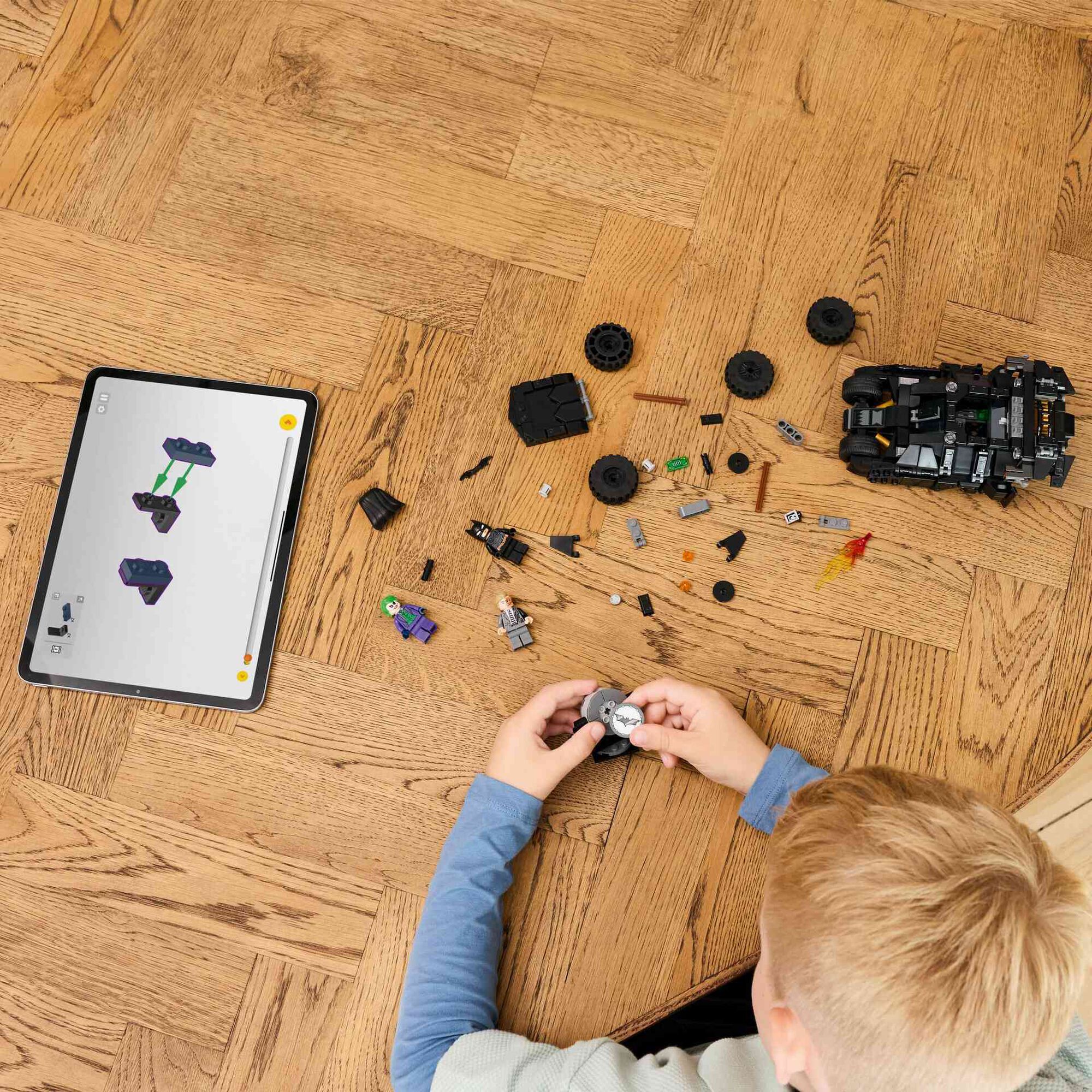 Batman Tumbler contra Two-Face e The Joker - 76303