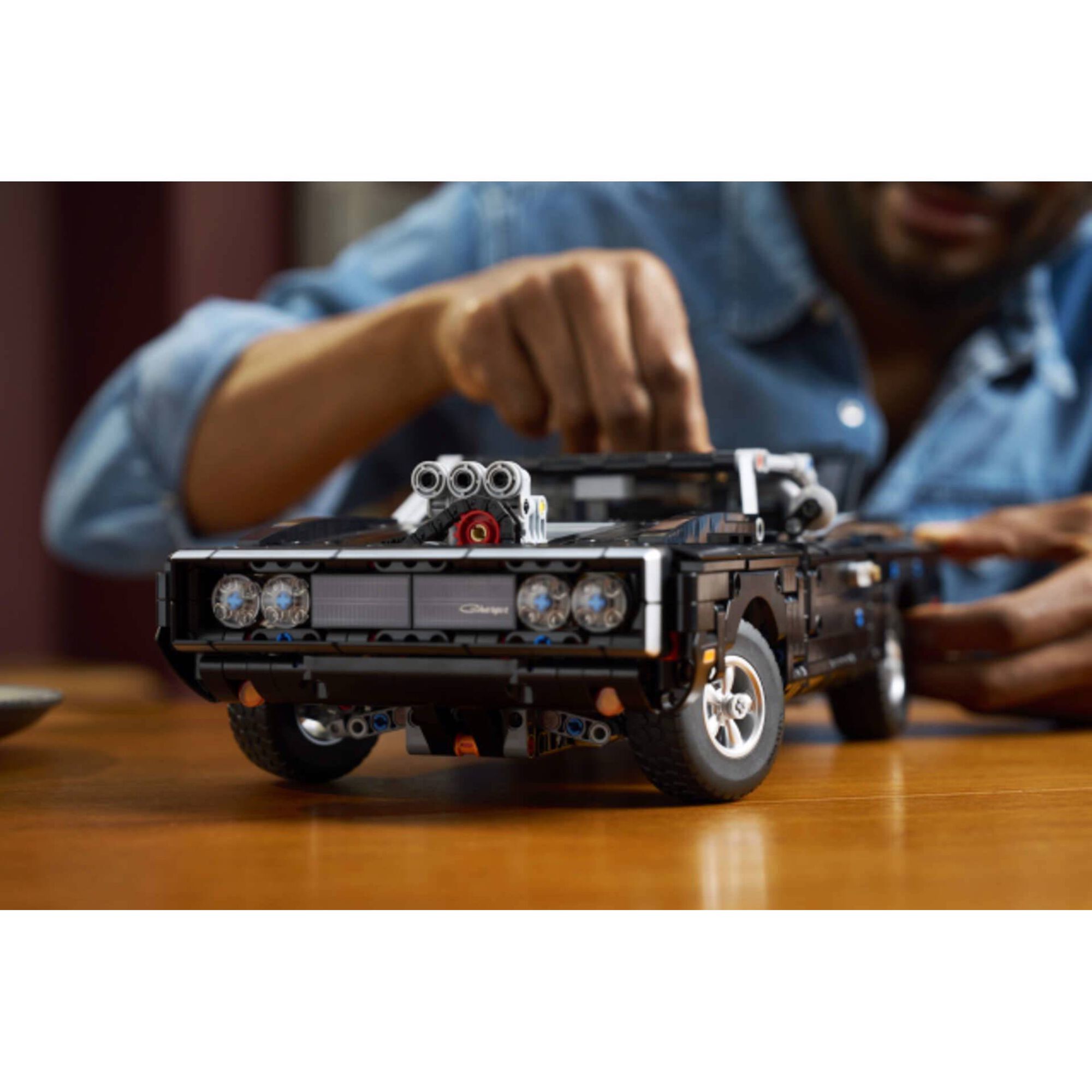 LEGO Technic - Fast and Furious Carro Dodge Charger R/T - 42231