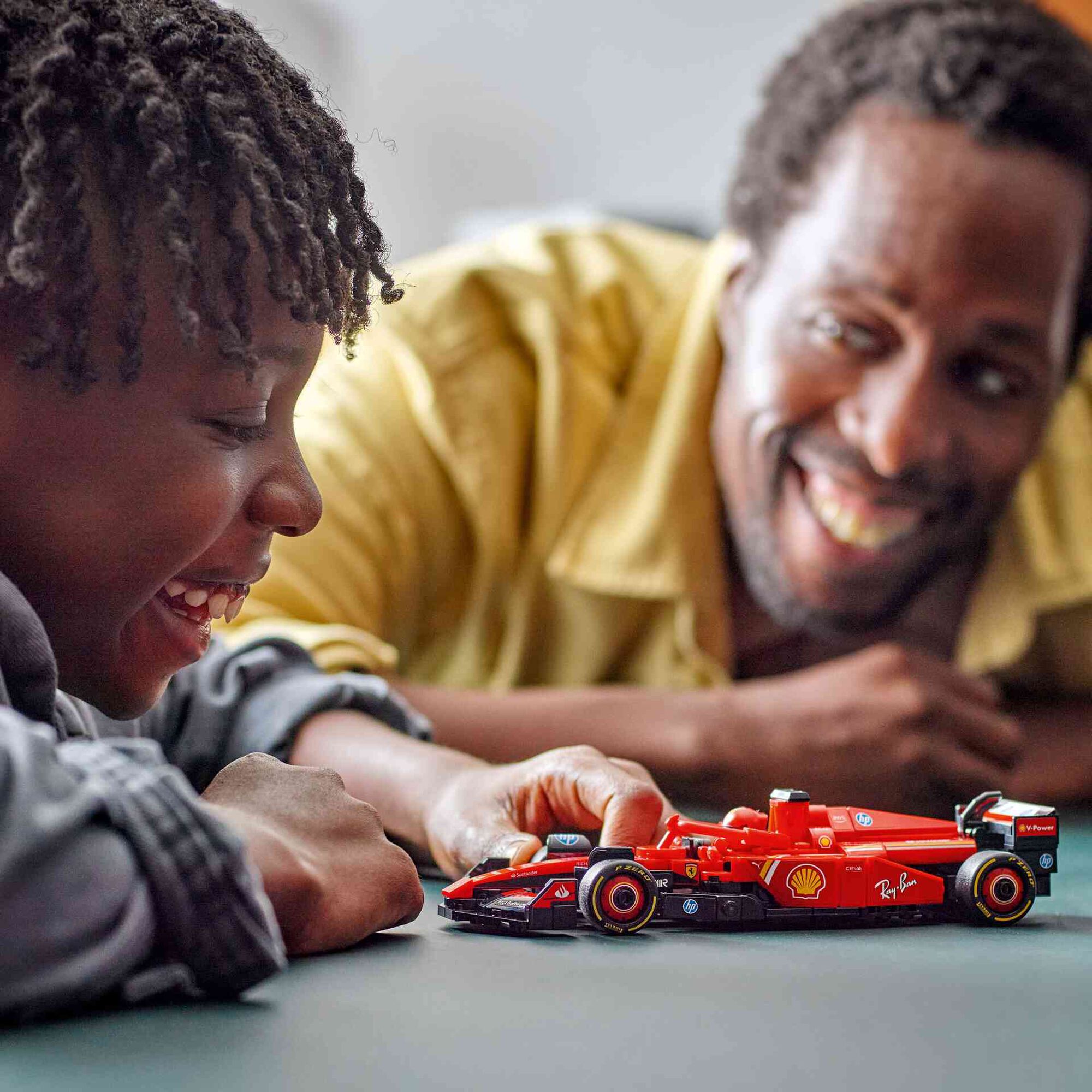 Carro de Corrida Ferrari SF-24 F1 - 77242