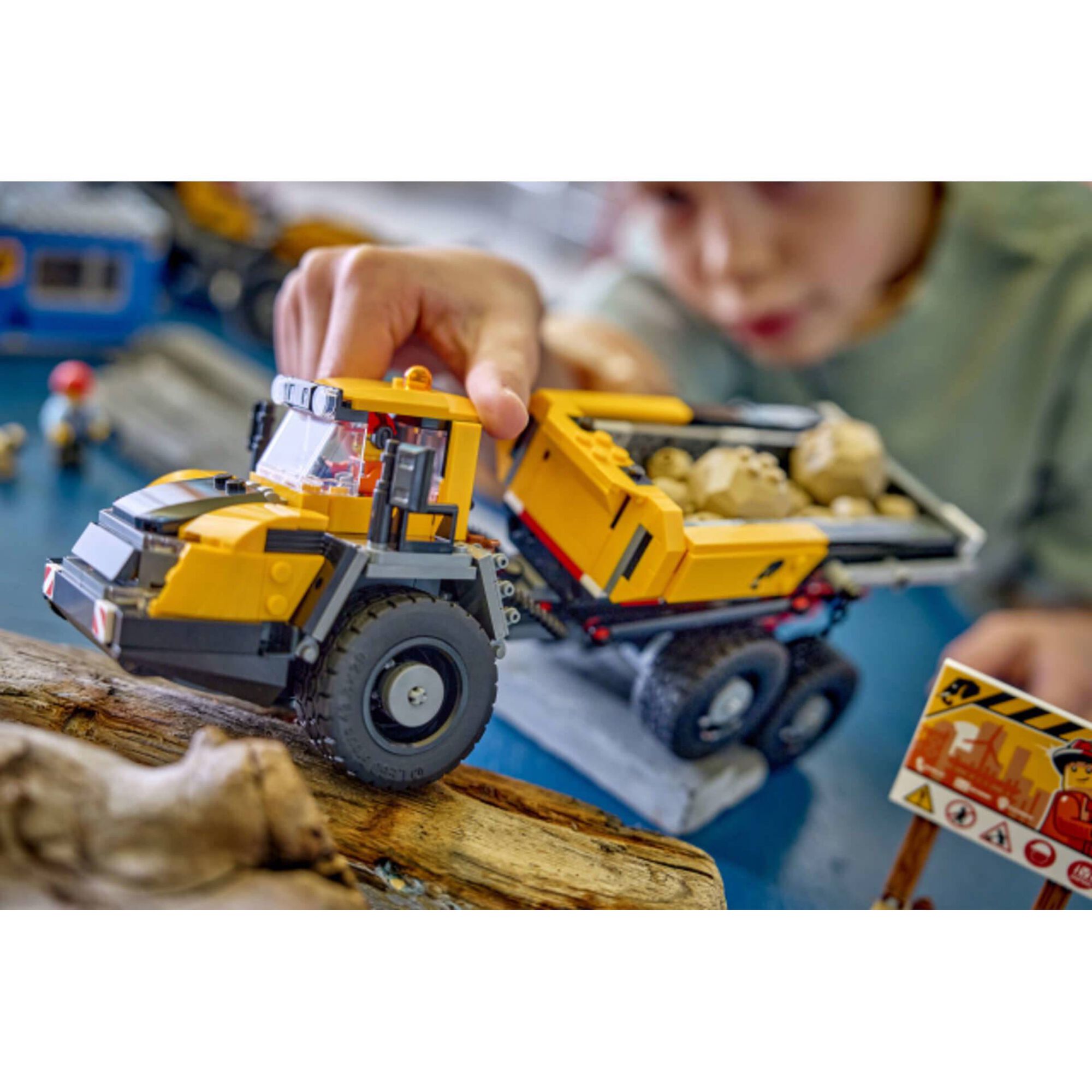 LEGO City - Cami&atilde;o Basculante e Empilhadora Frontal - 60494