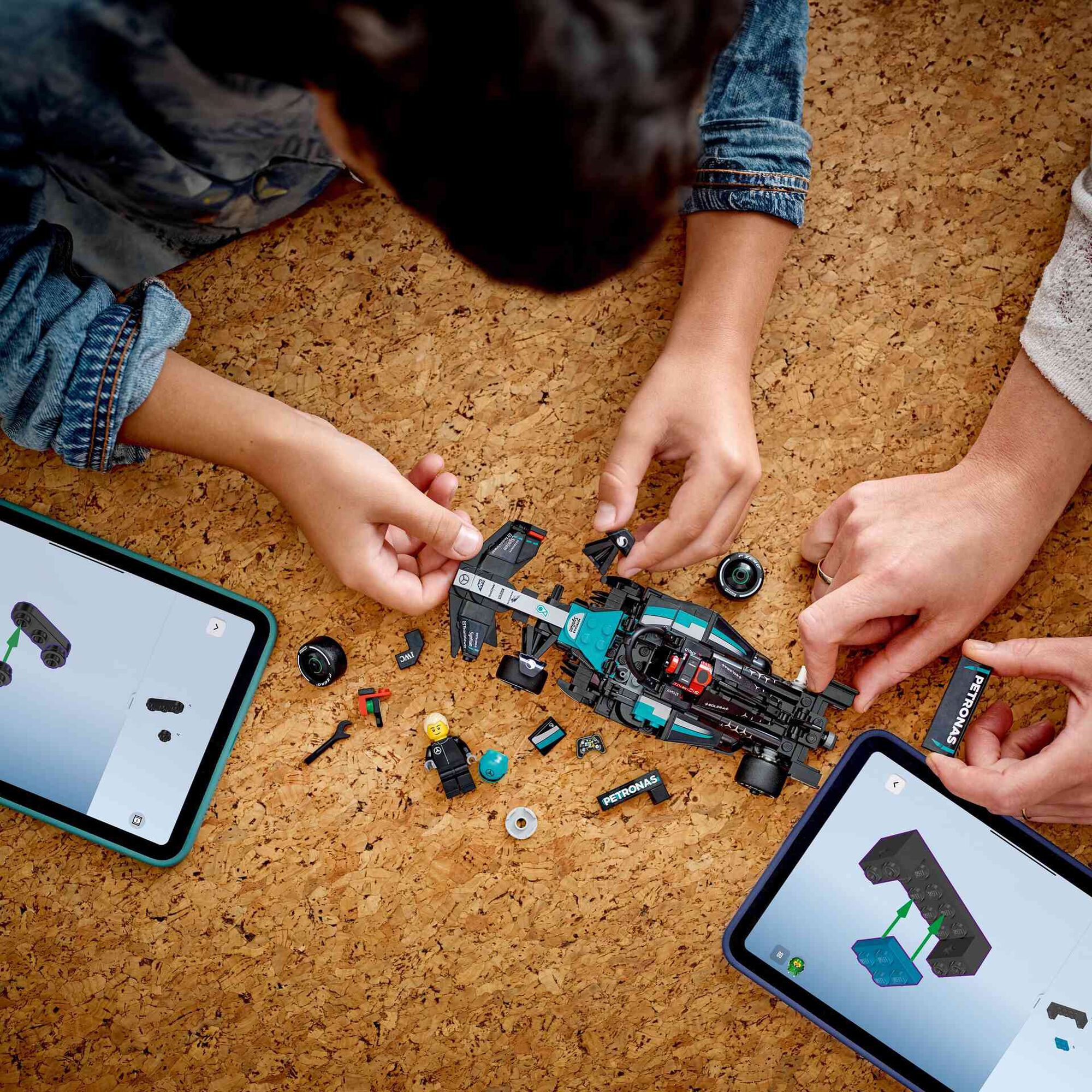 Carro de Corrida Mercedes-AMG F1 W15 - 77244