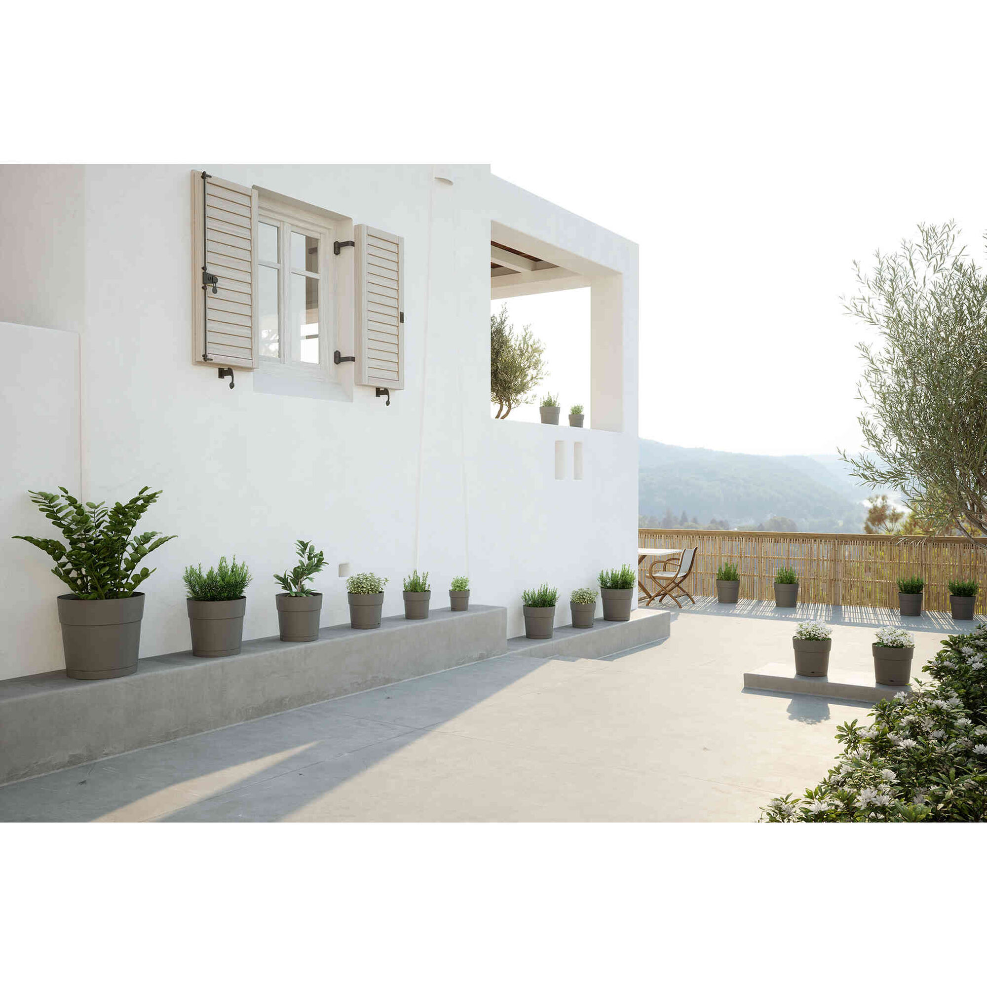 Vaso Redondo Plástico 20cm Cinza Escuro Vaso Redondo Plástico 20cm Cinza Escuro