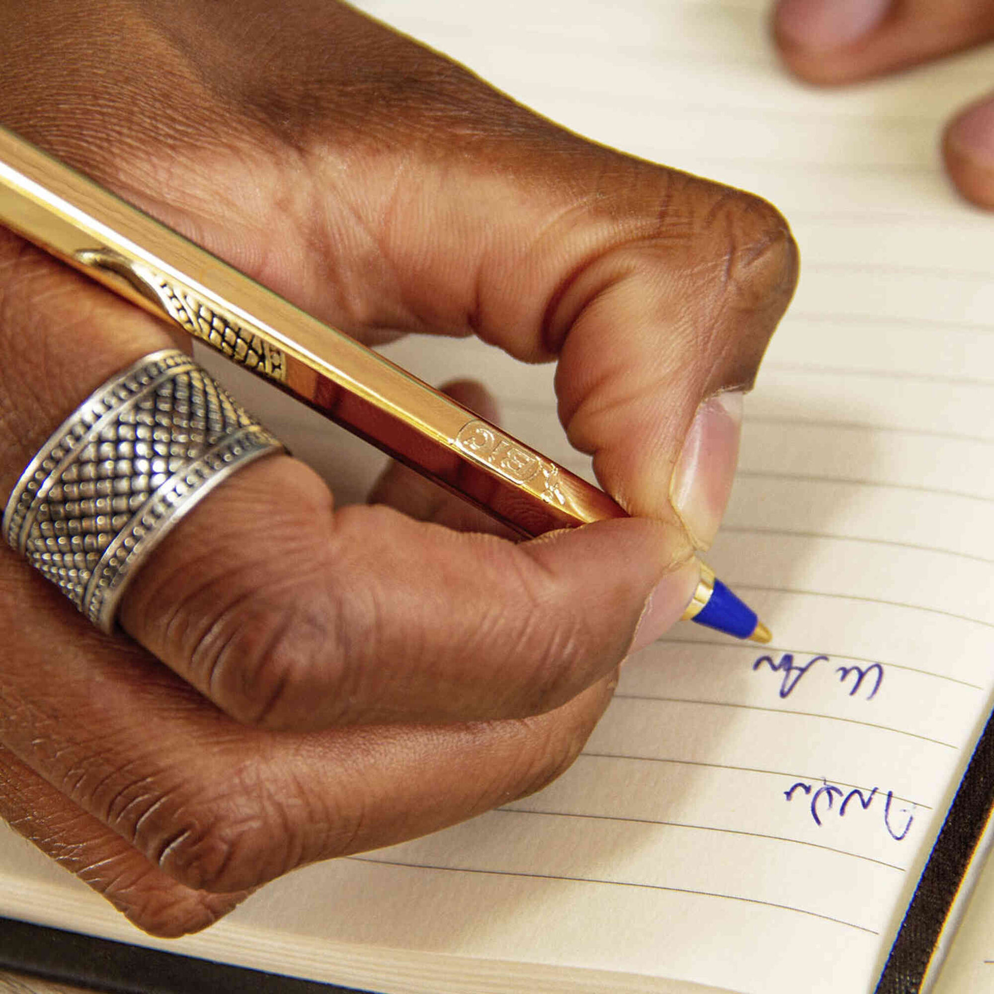 Esferográfica Cristal Shine Dourada e Prateada