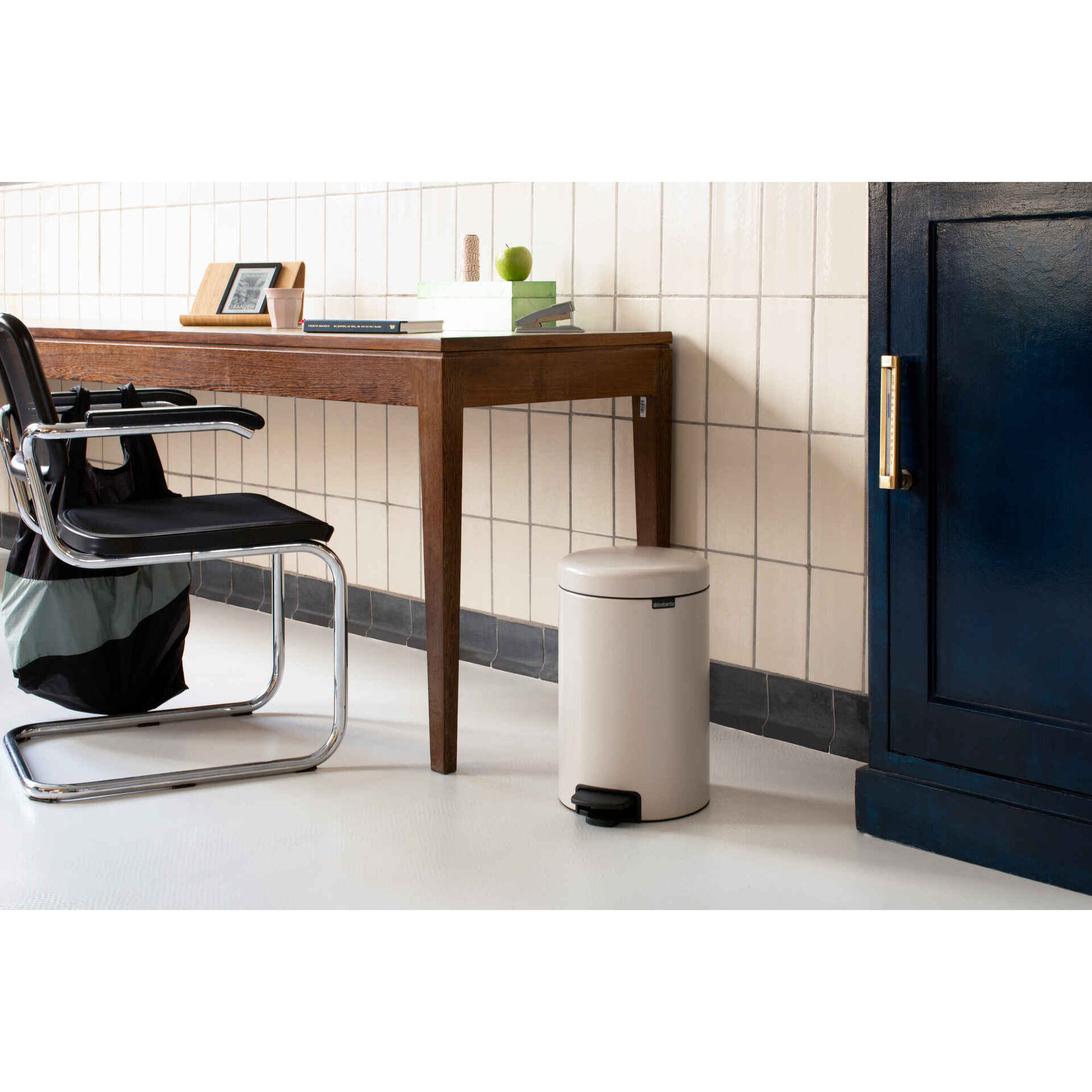 Balde de Lixo com Pedal A&ccedil;o Inoxid&aacute;vel 12L Bege NewIcon Brabantia