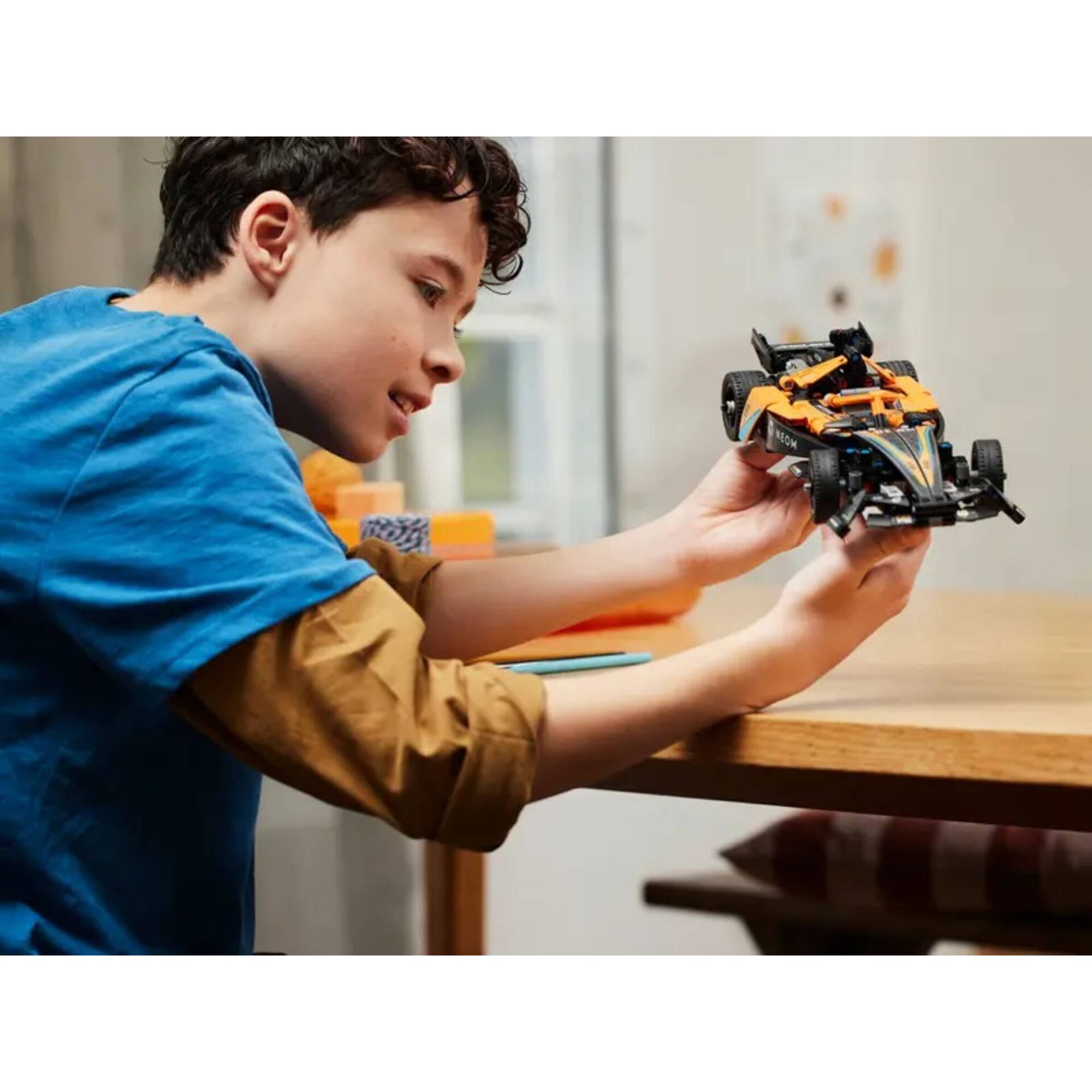 NEOM McLaren Fórmula E Race Car - 42169