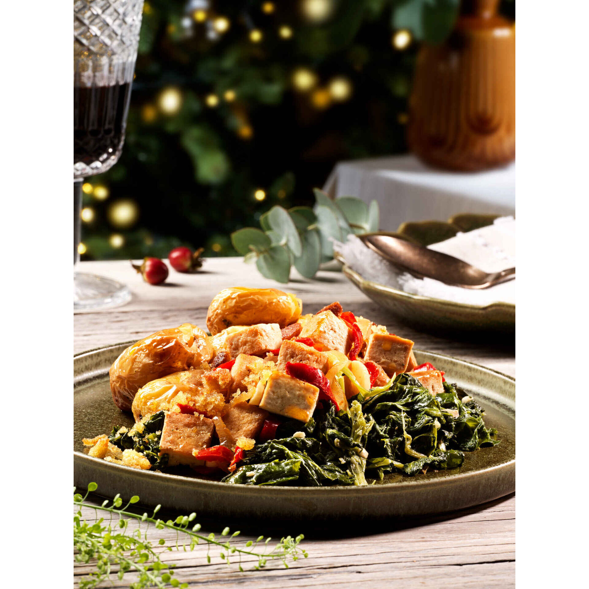 Tofu com Broa, Batatas a Murro e Grelos Salteados (Entregas para o Natal)